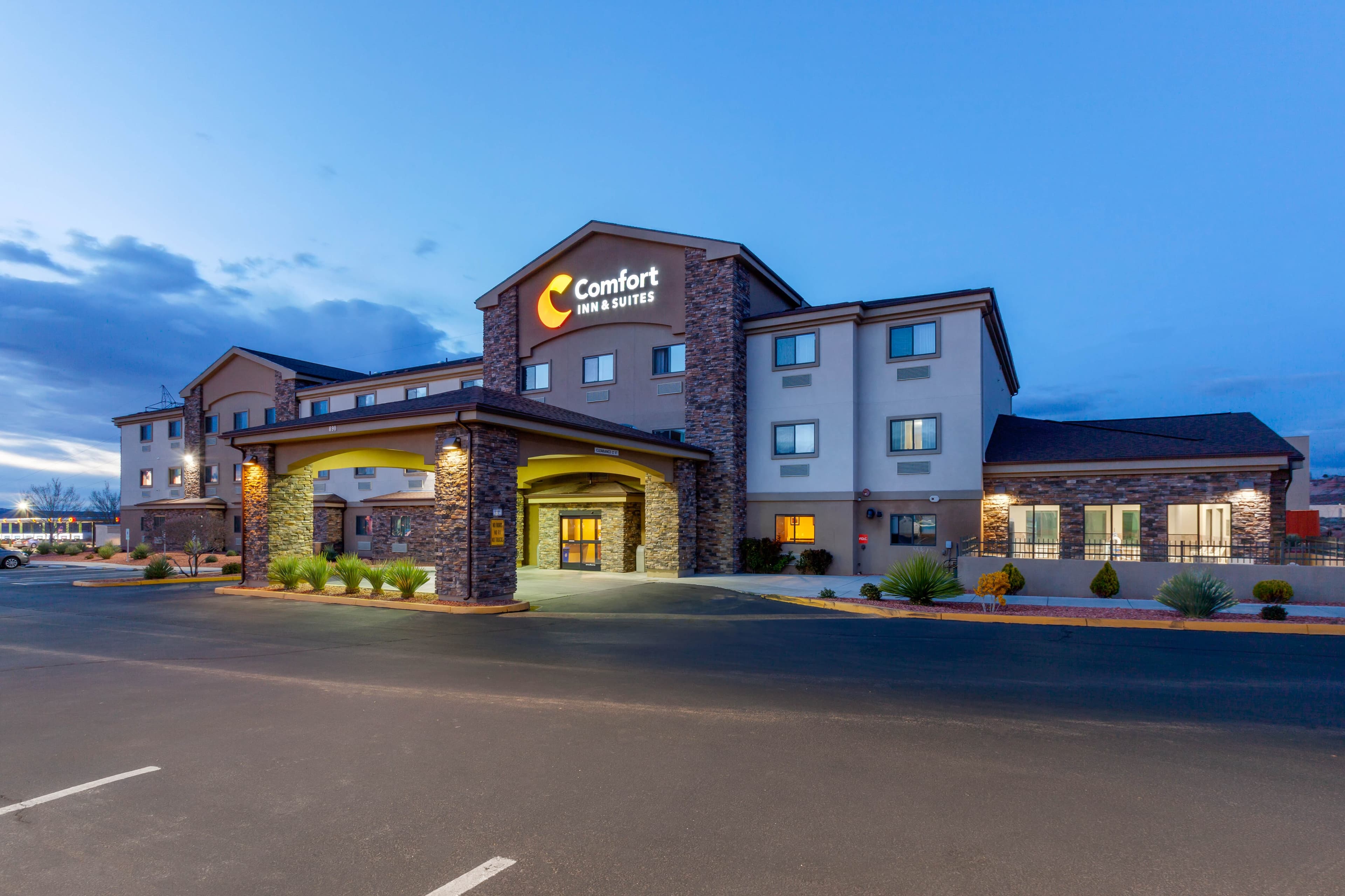 Comfort Inn & Suites Page at Lake Powell - Image 1