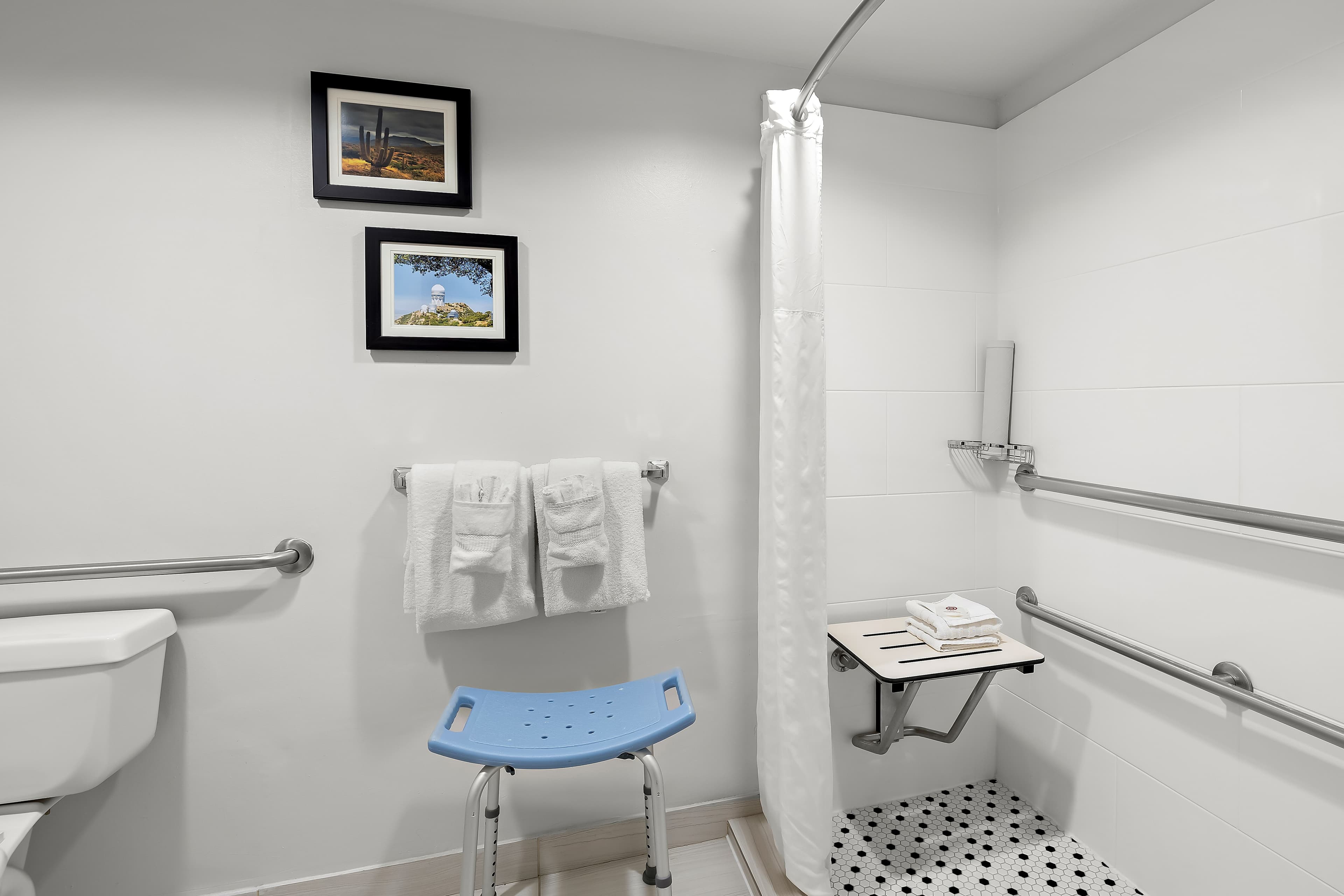 Comfort Inn & Suites near Kino Sports Complex - Image 5