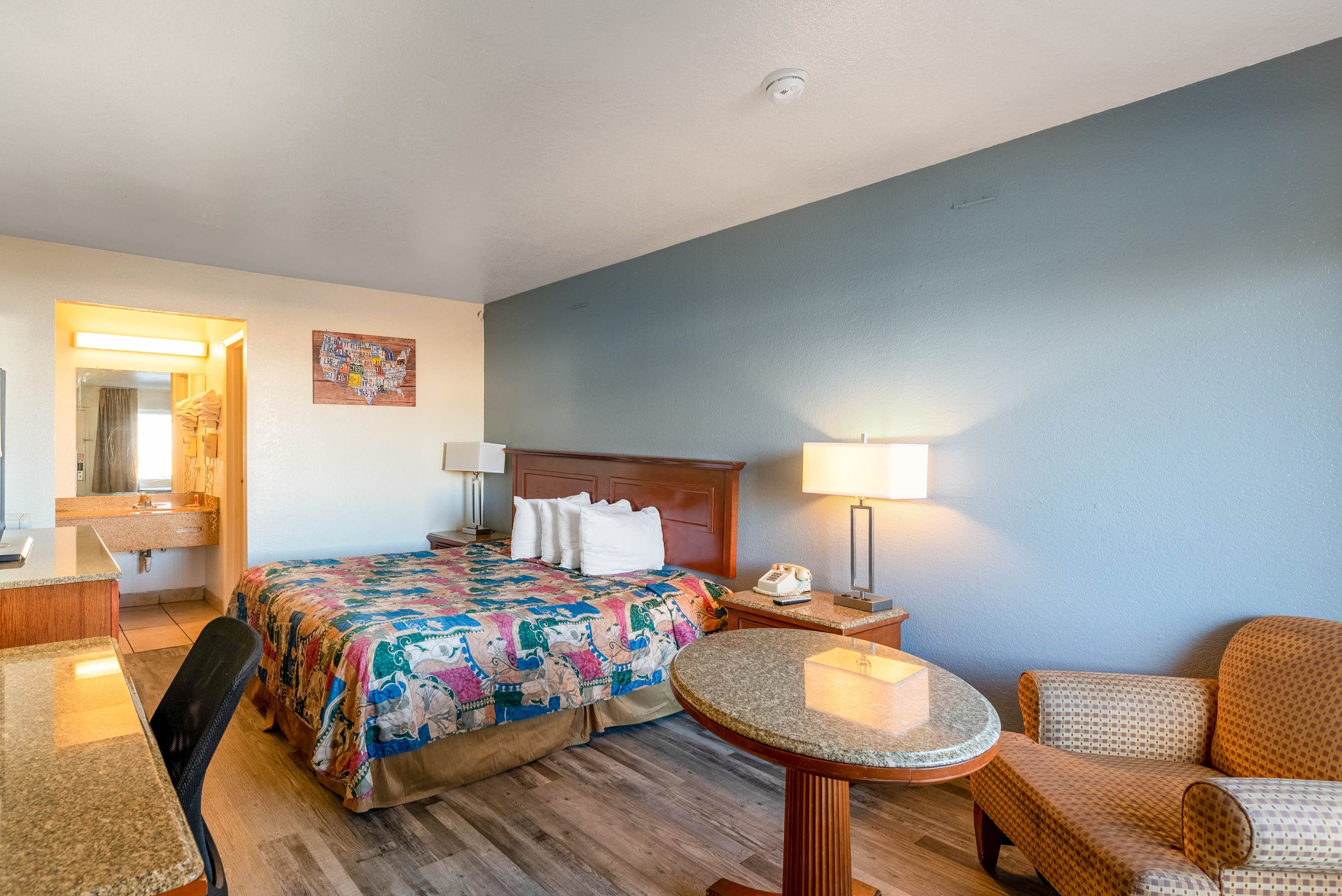 Econo Lodge Phoenix North I-17 - Image 2