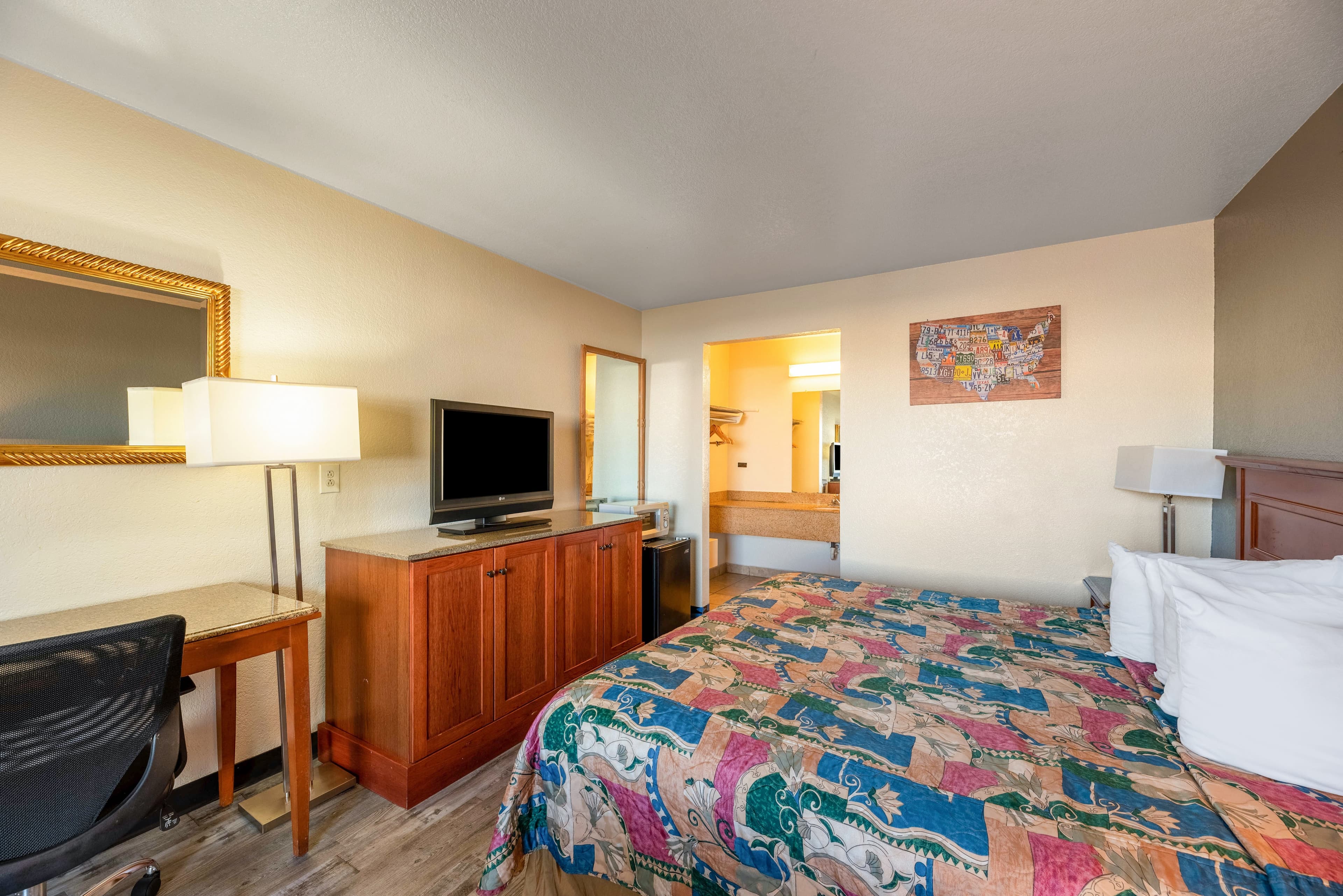 Econo Lodge Phoenix North I-17 - Image 4