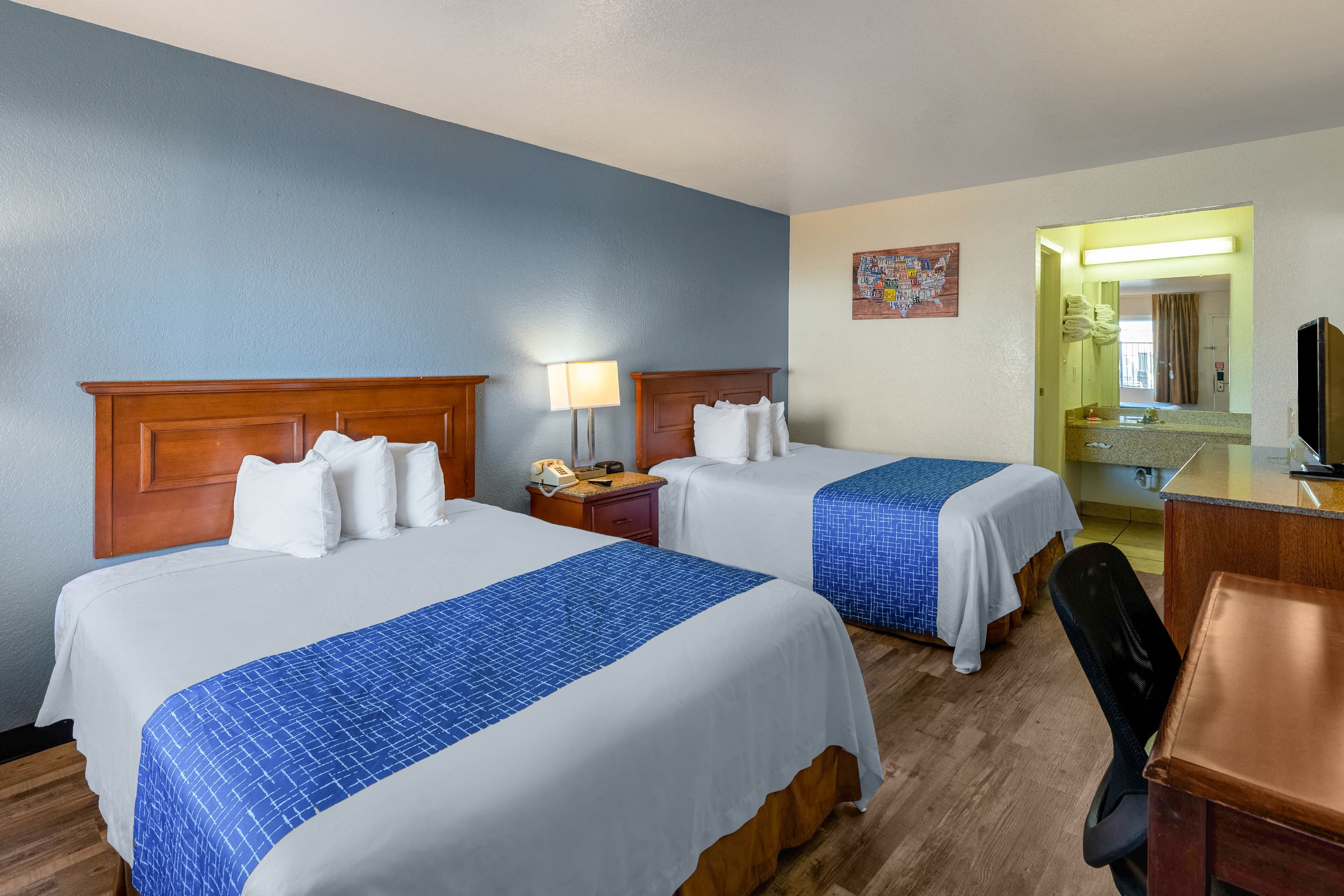 Econo Lodge Phoenix North I-17 - Image 1