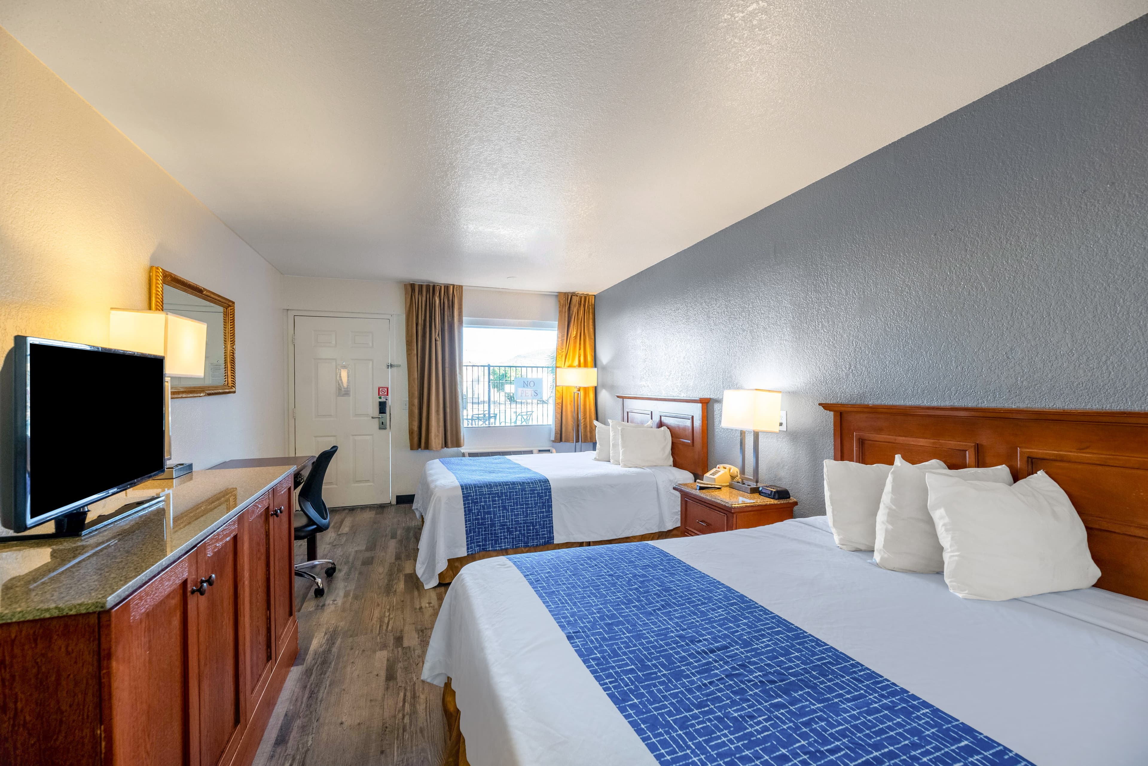 Econo Lodge Phoenix North I-17 — 9