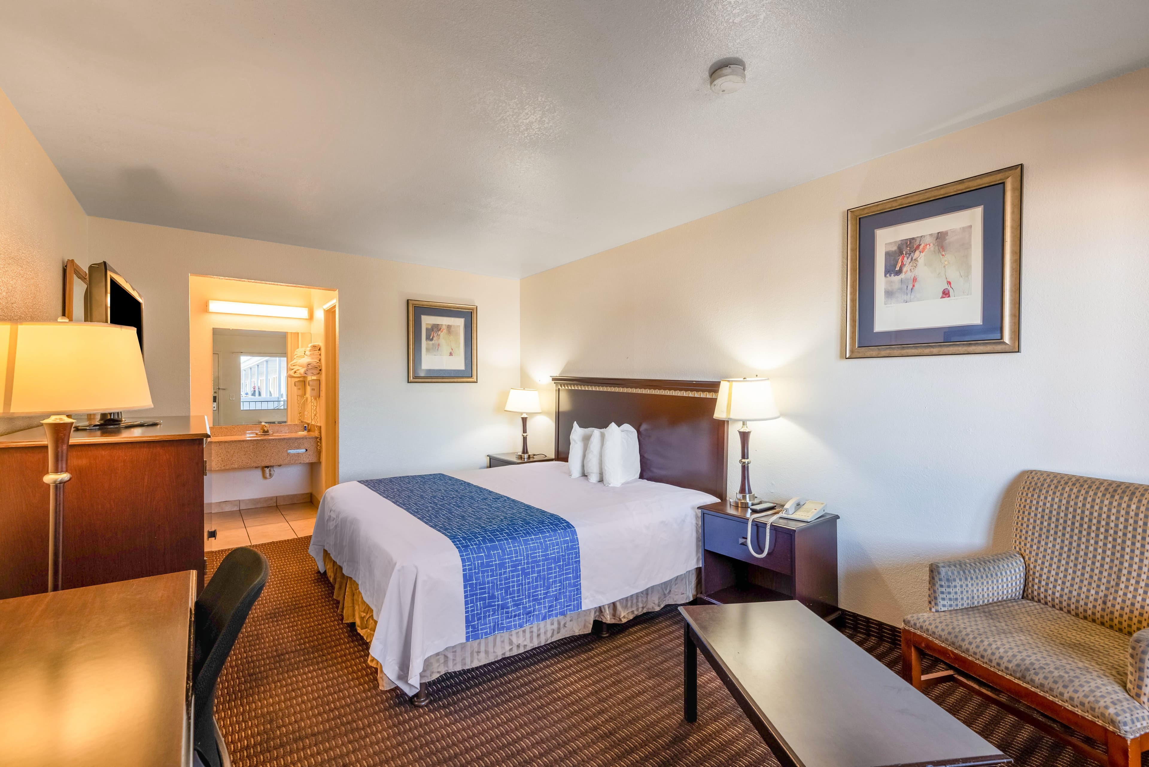 Rodeway Inn Phoenix North I-17 - Image 3