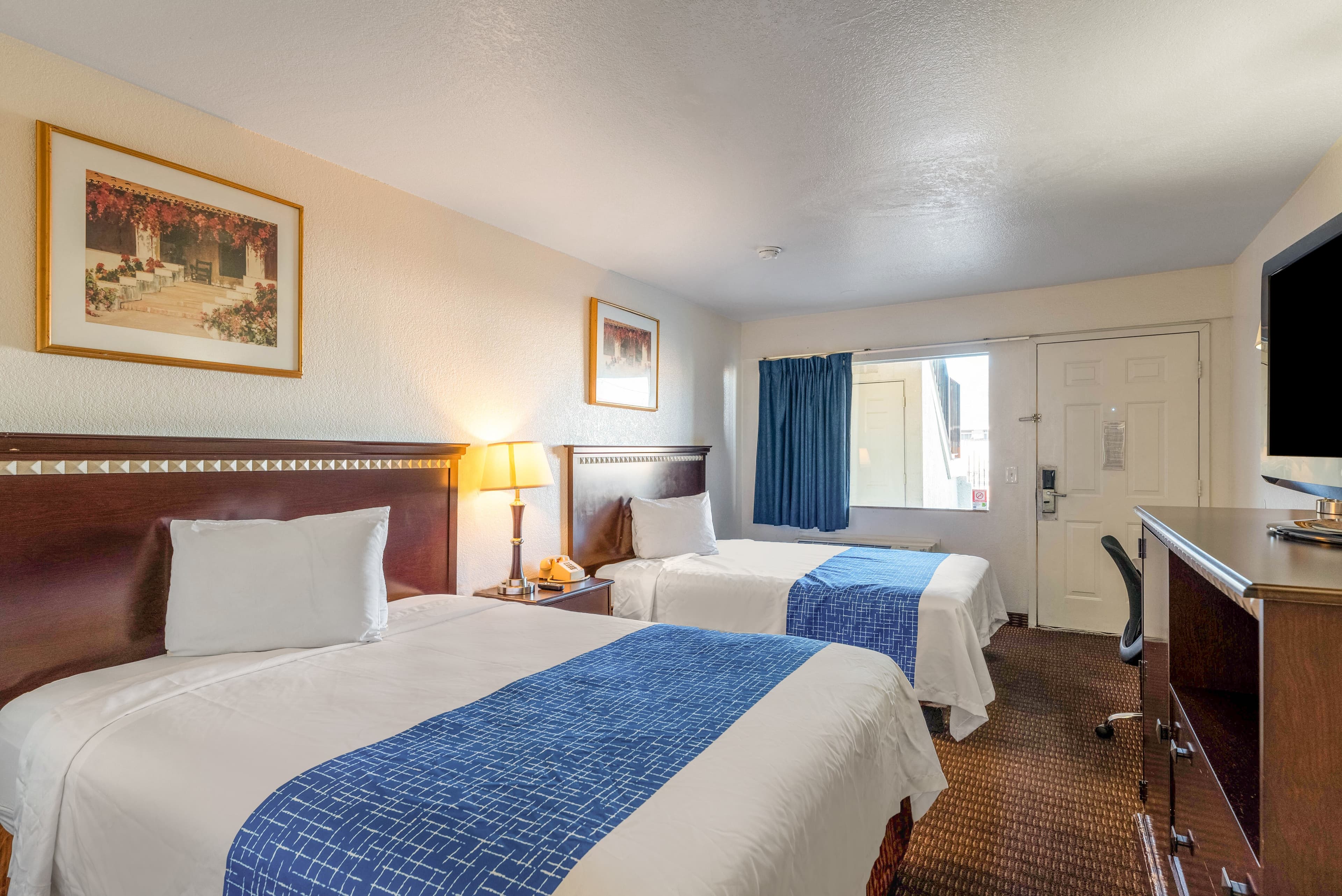 Rodeway Inn Phoenix North I-17 — 11