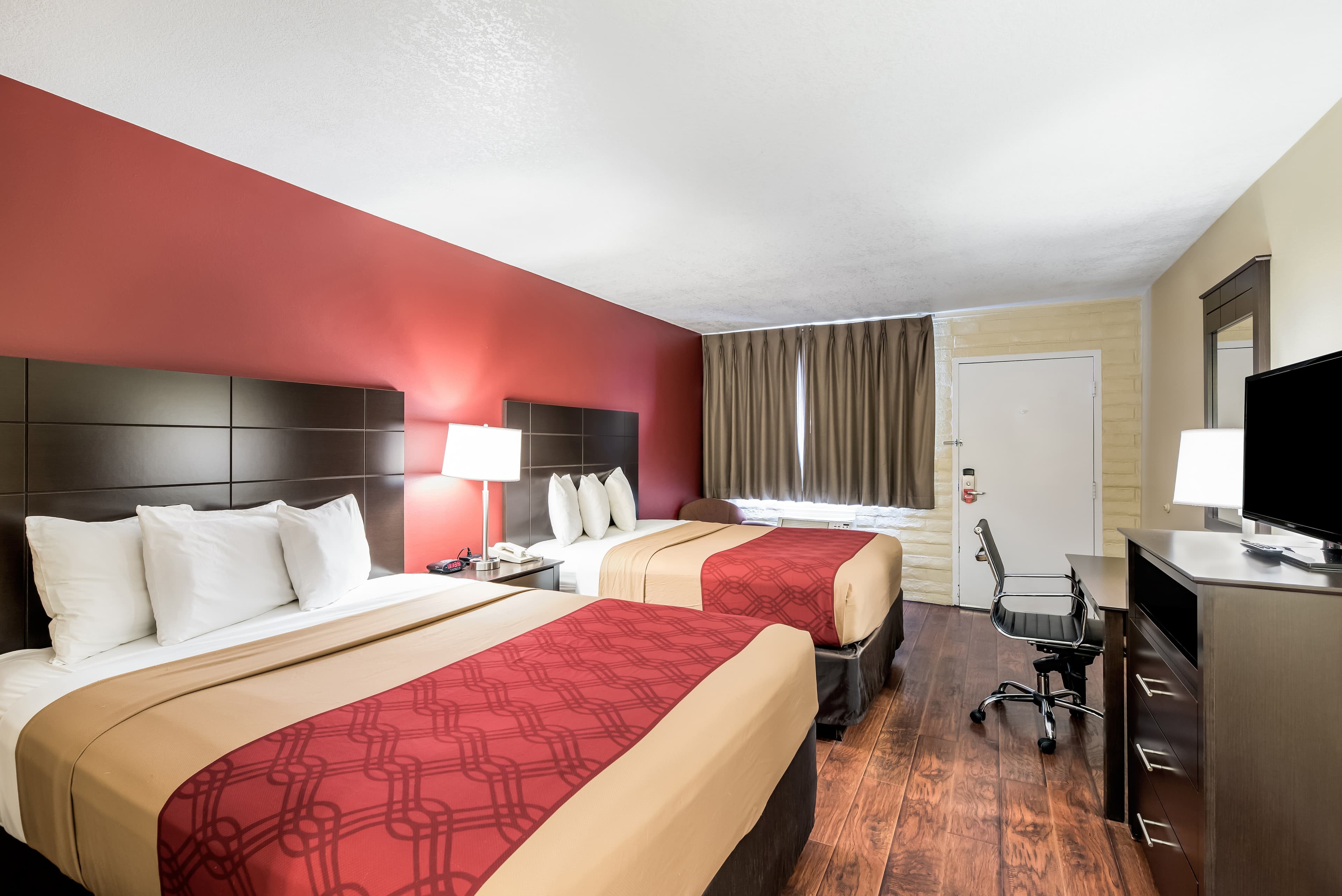 Econo Lodge I-40 Exit 286-Holbrook — 7