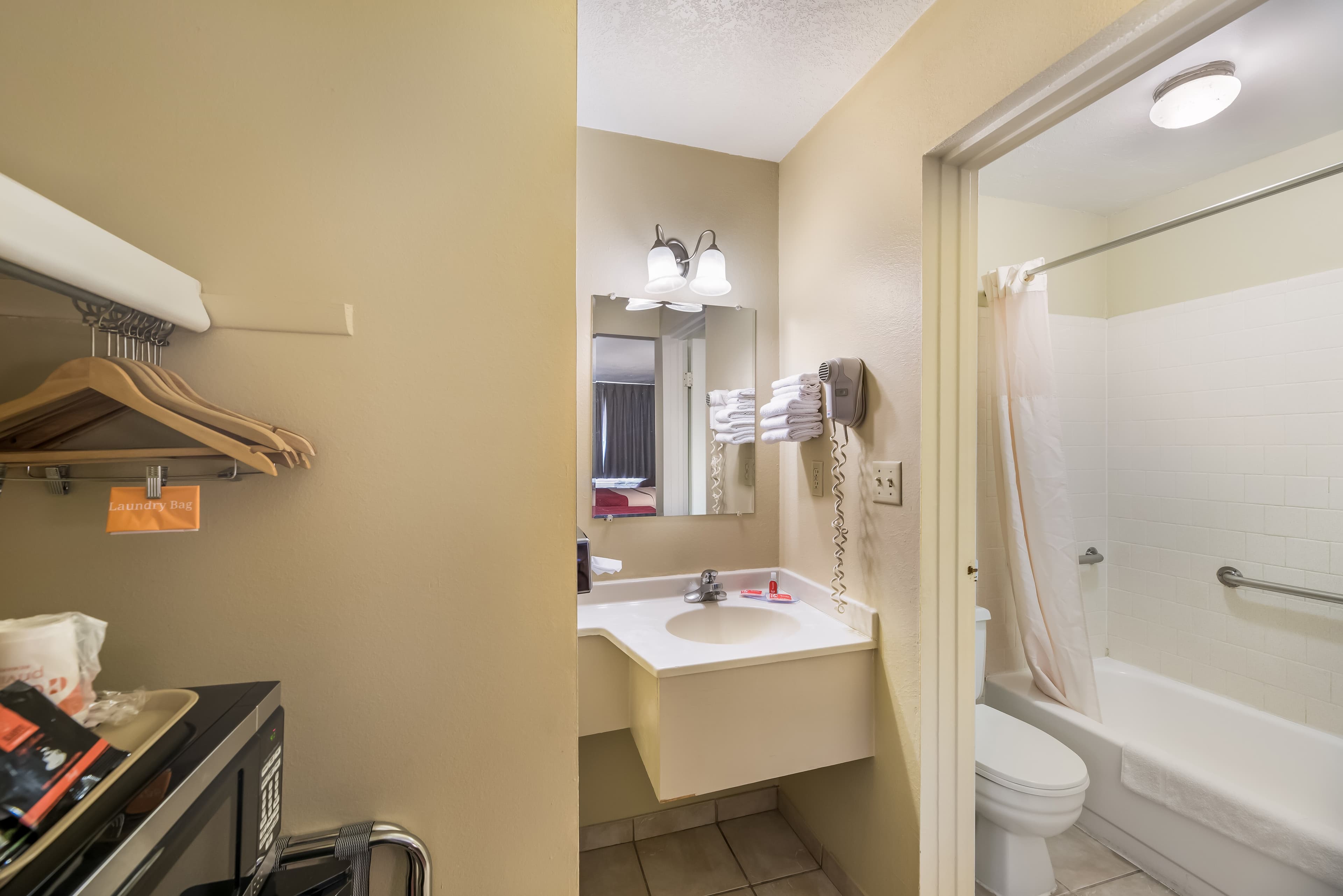 Econo Lodge I-40 Exit 286-Holbrook — 8