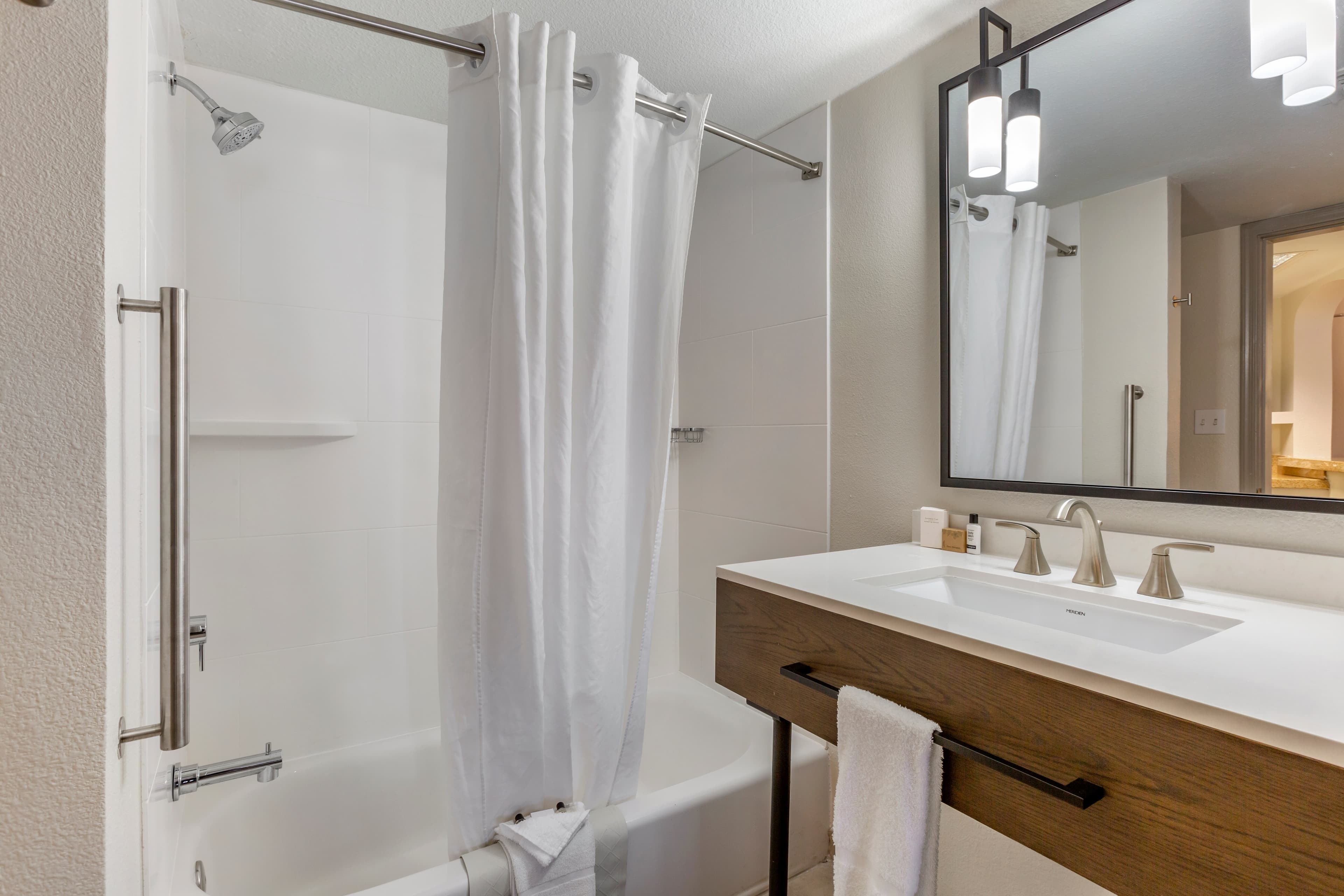 Windmill Suites Surprise - Phoenix, an Ascend Collection Hotel — 11