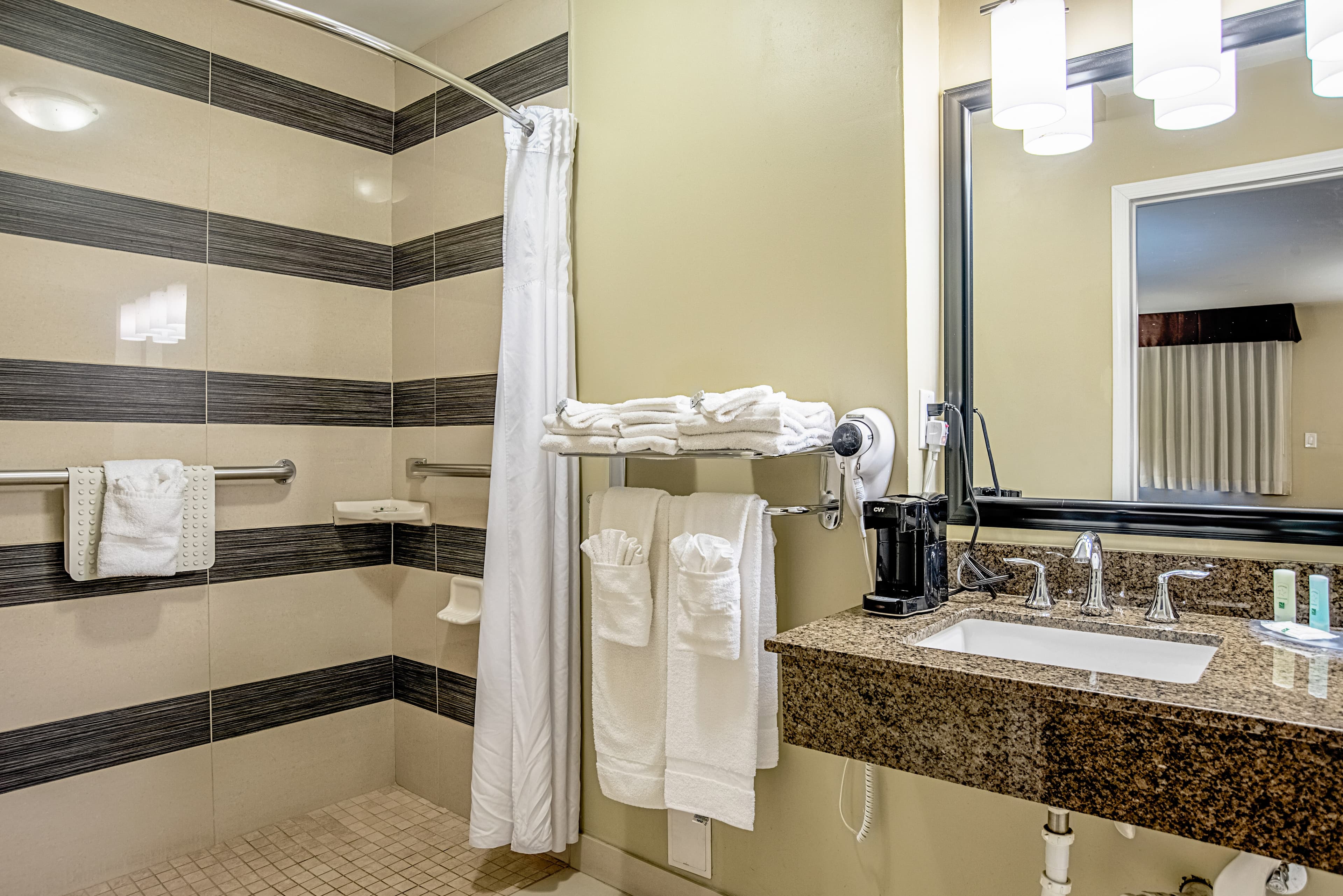 Quality Inn & Suites Phoenix NW - Sun City - Image 4