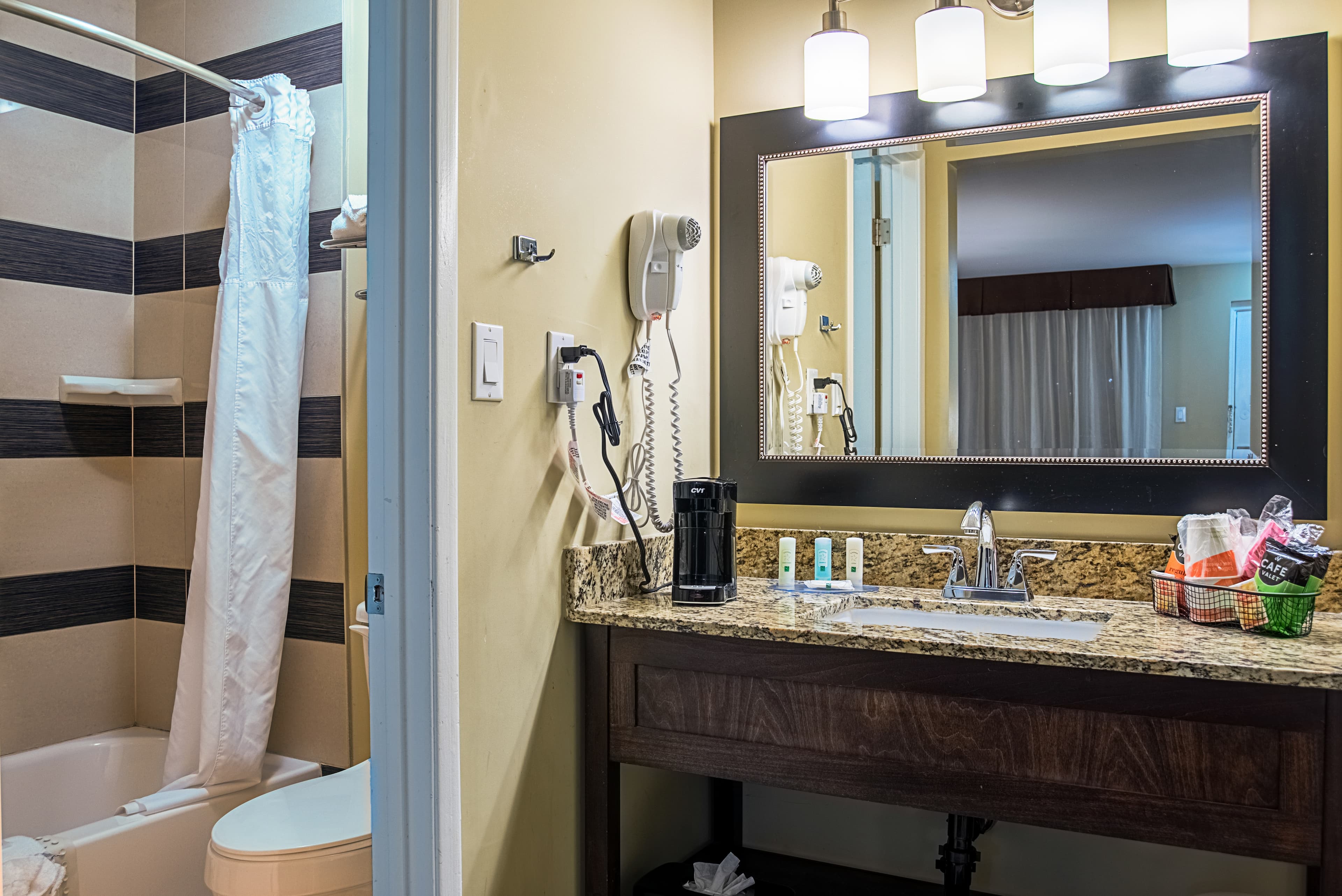 Quality Inn & Suites Phoenix NW - Sun City — 7