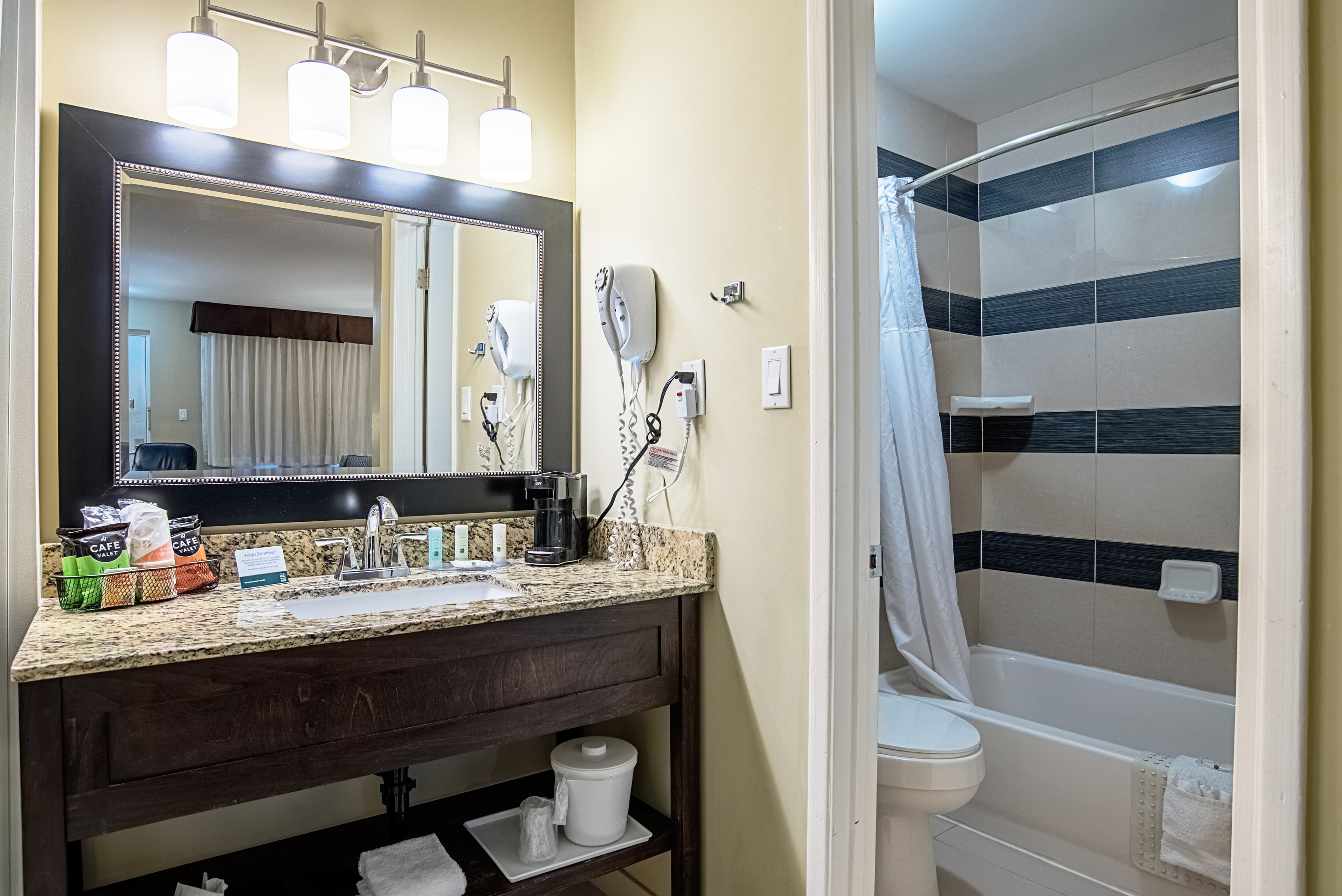 Quality Inn & Suites Phoenix NW - Sun City — 14