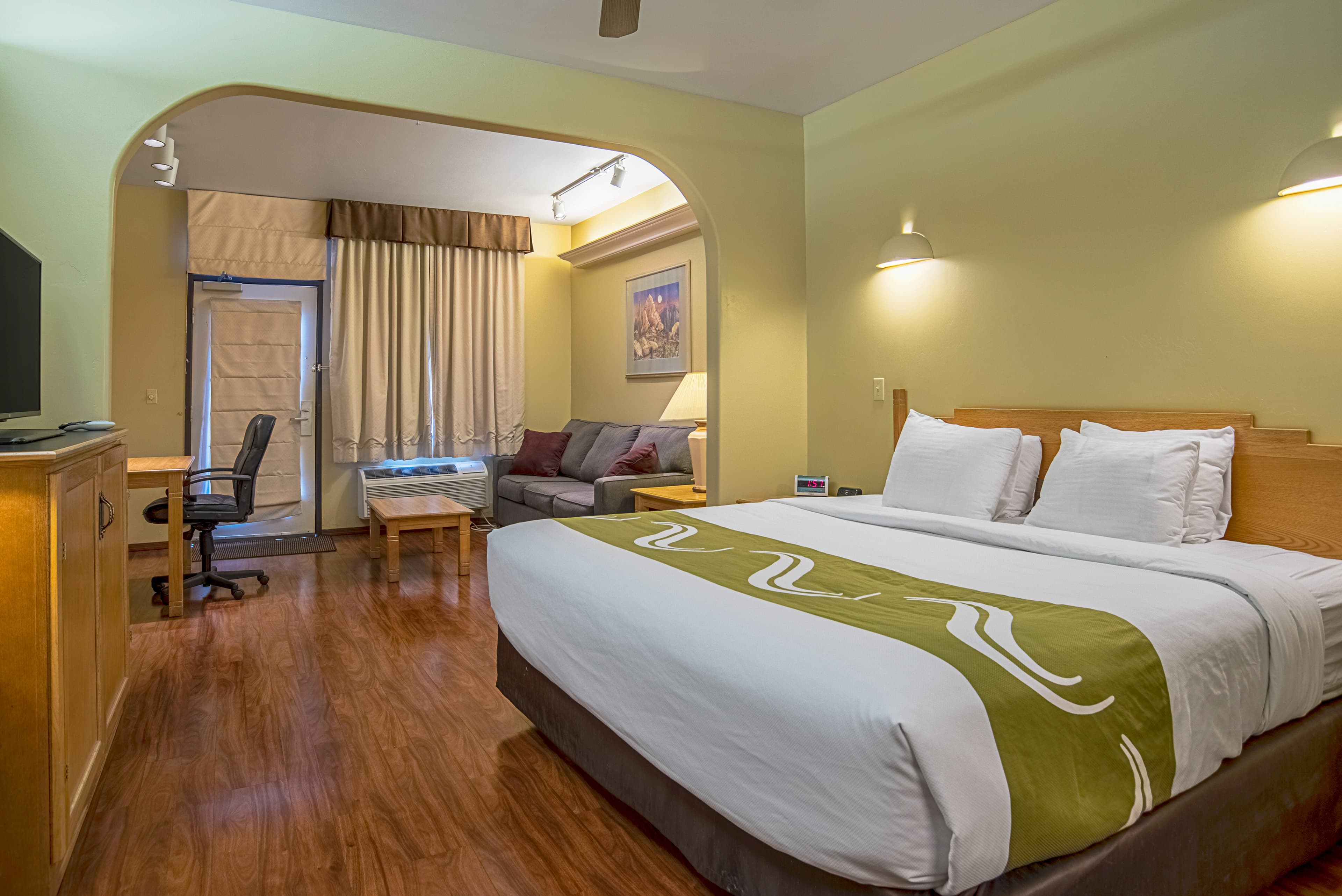 Quality Inn & Suites Phoenix NW - Sun City - Image 1