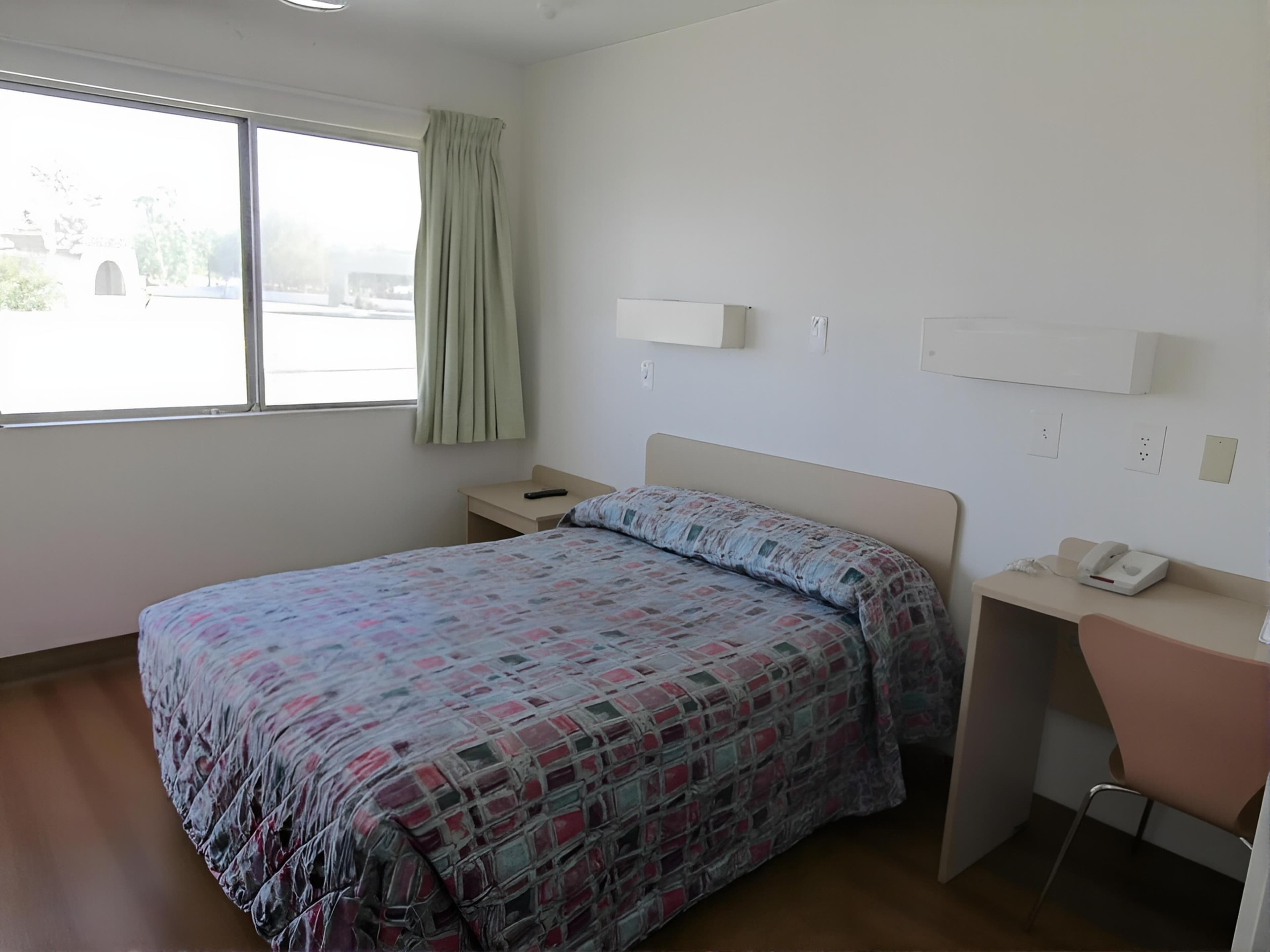 Econo Lodge Inn & Suites Yuma - Image 2