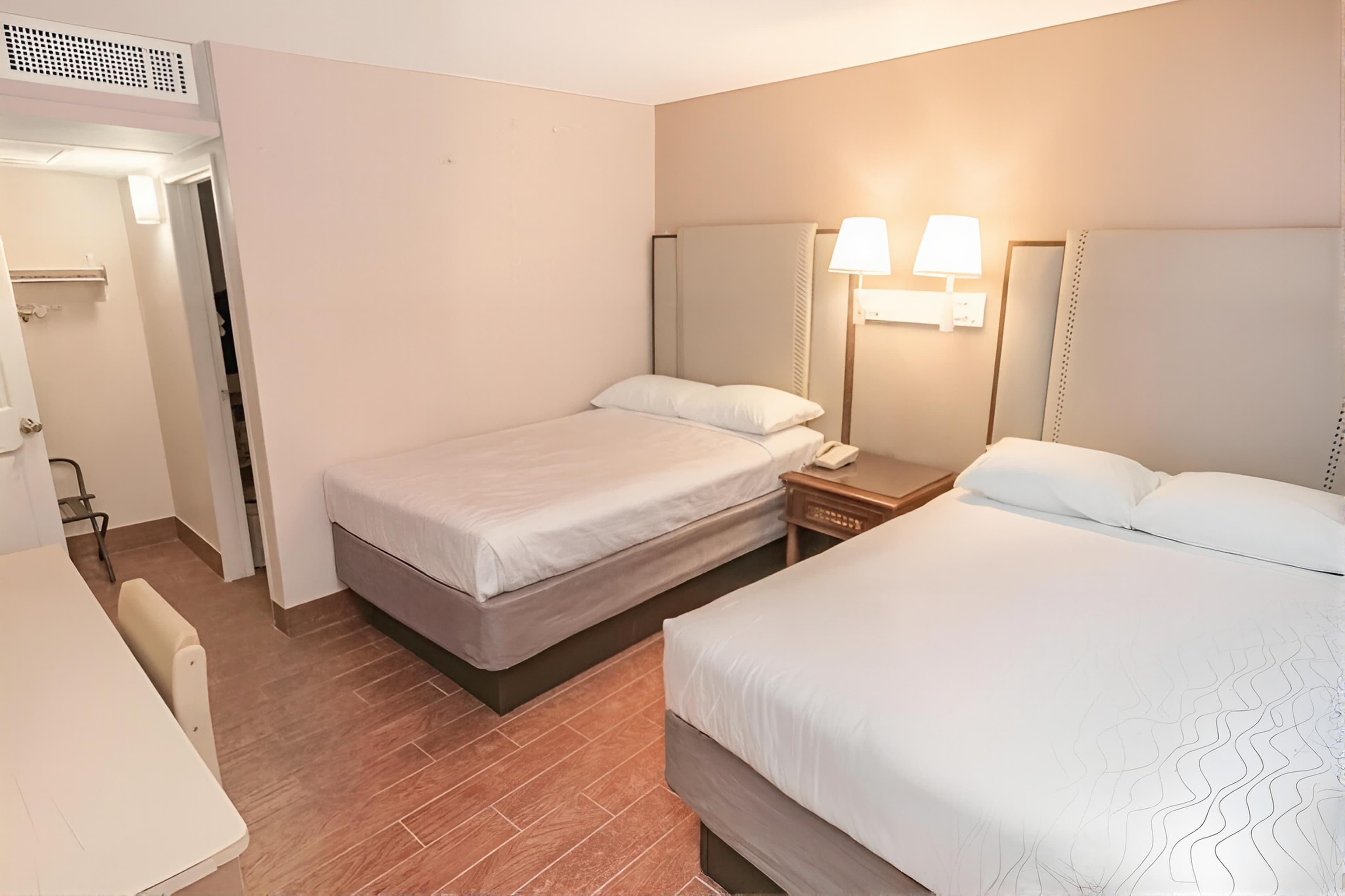 Econo Lodge Inn & Suites Yuma - Image 4