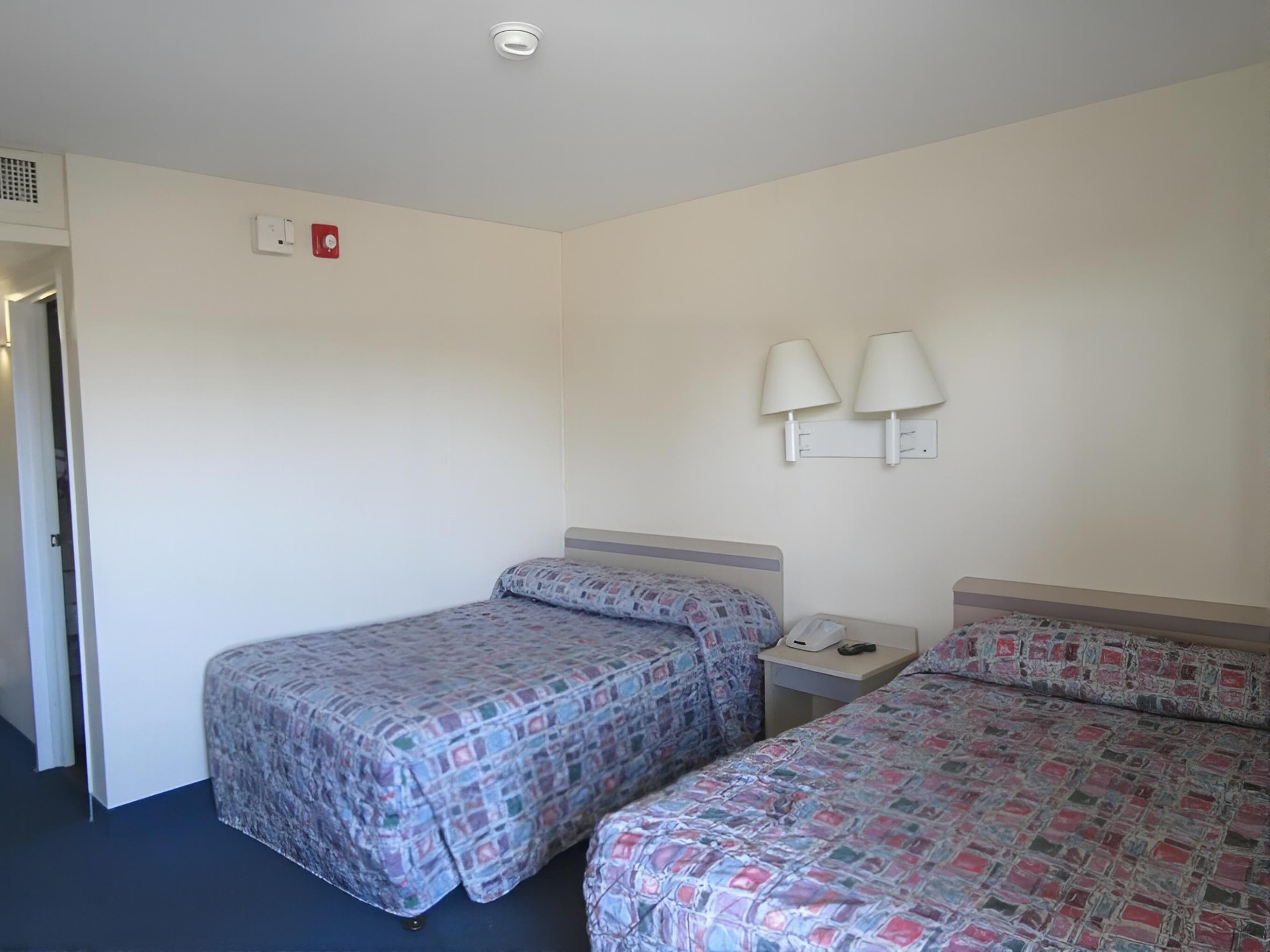 Econo Lodge Inn & Suites Yuma - Image 5