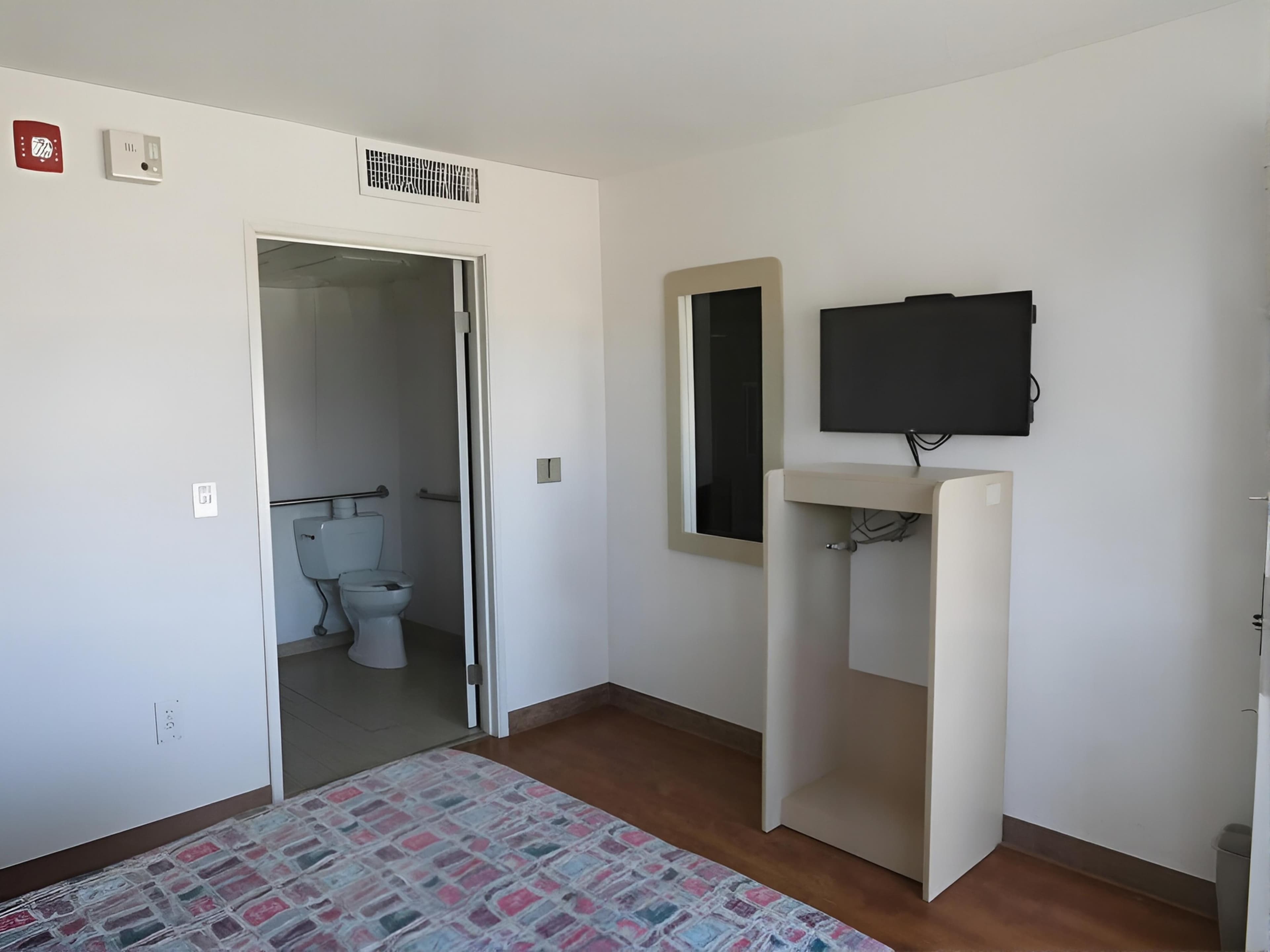 Econo Lodge Inn & Suites Yuma — 8