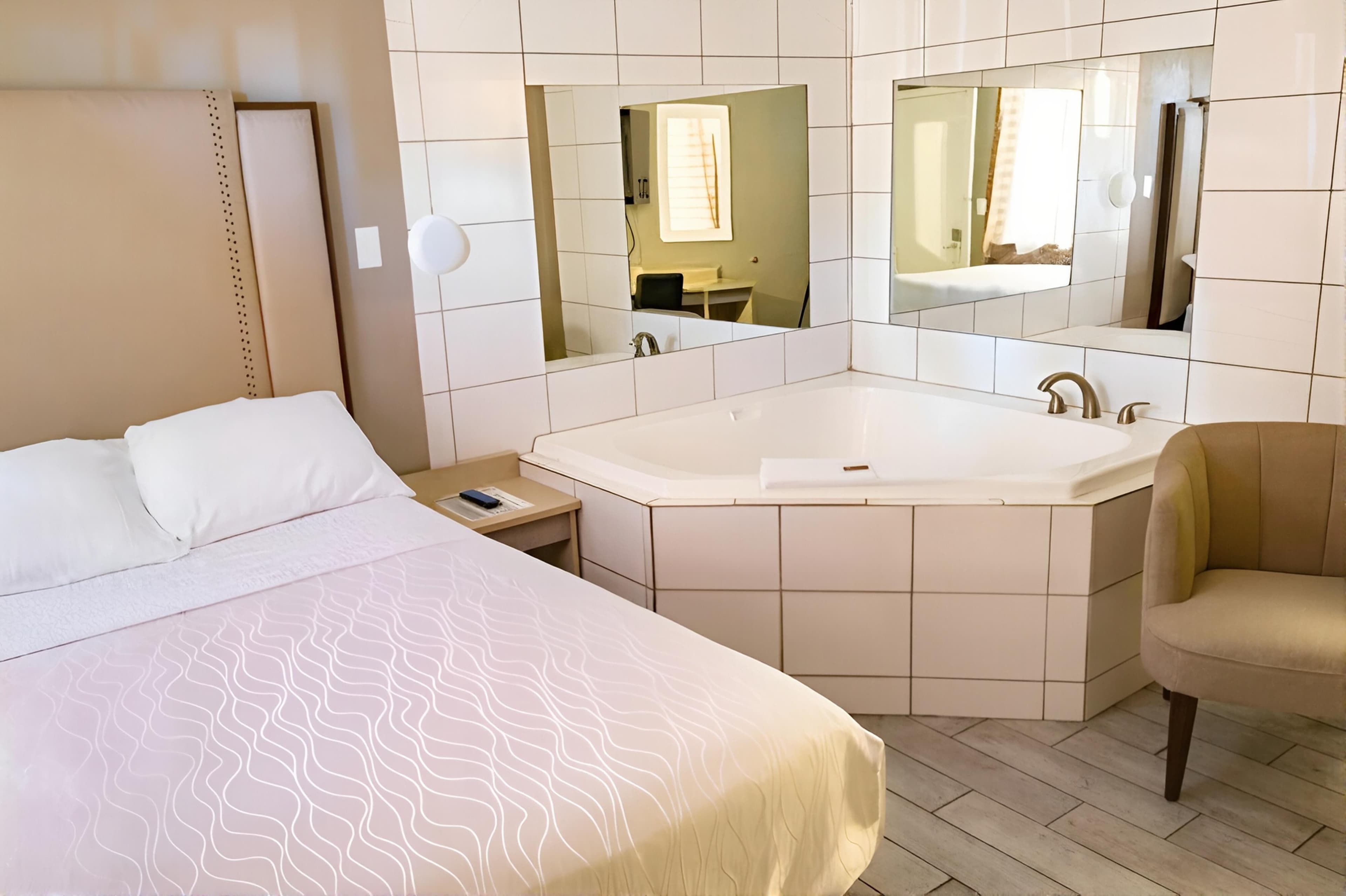 Econo Lodge Inn & Suites Yuma — 9