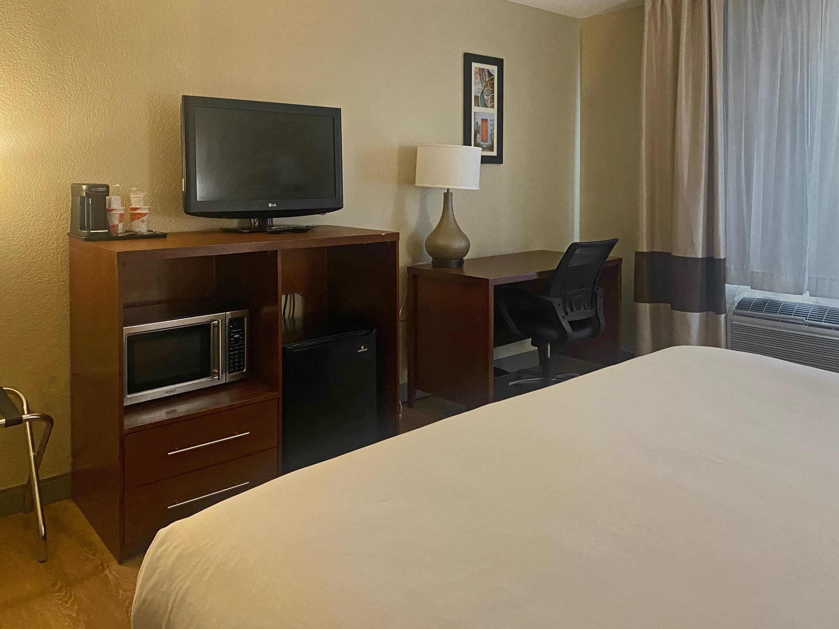 Comfort Inn & Suites Phoenix North / Deer Valley — 8