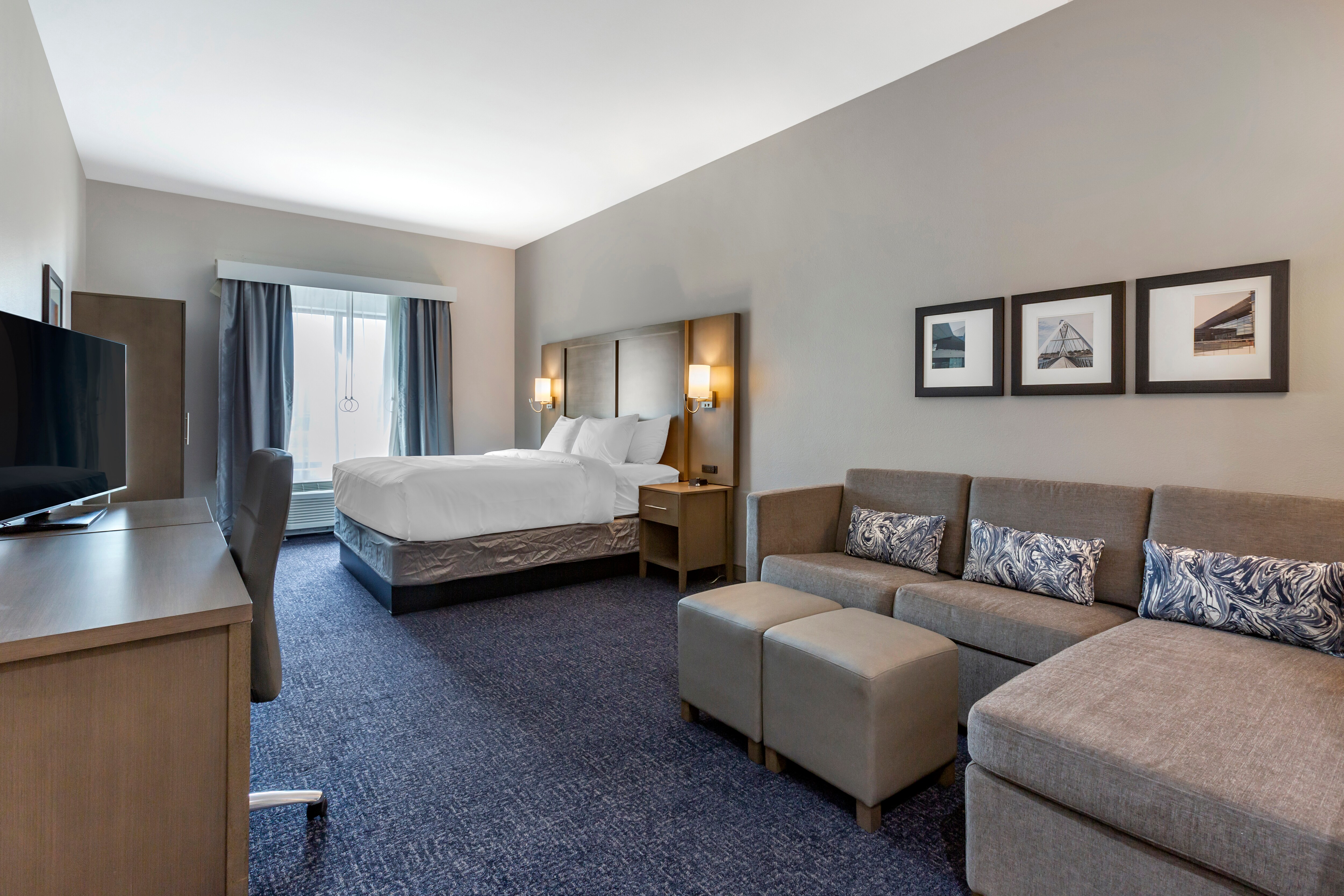Comfort Suites Scottsdale Talking Stick Entertainment District - Image 2