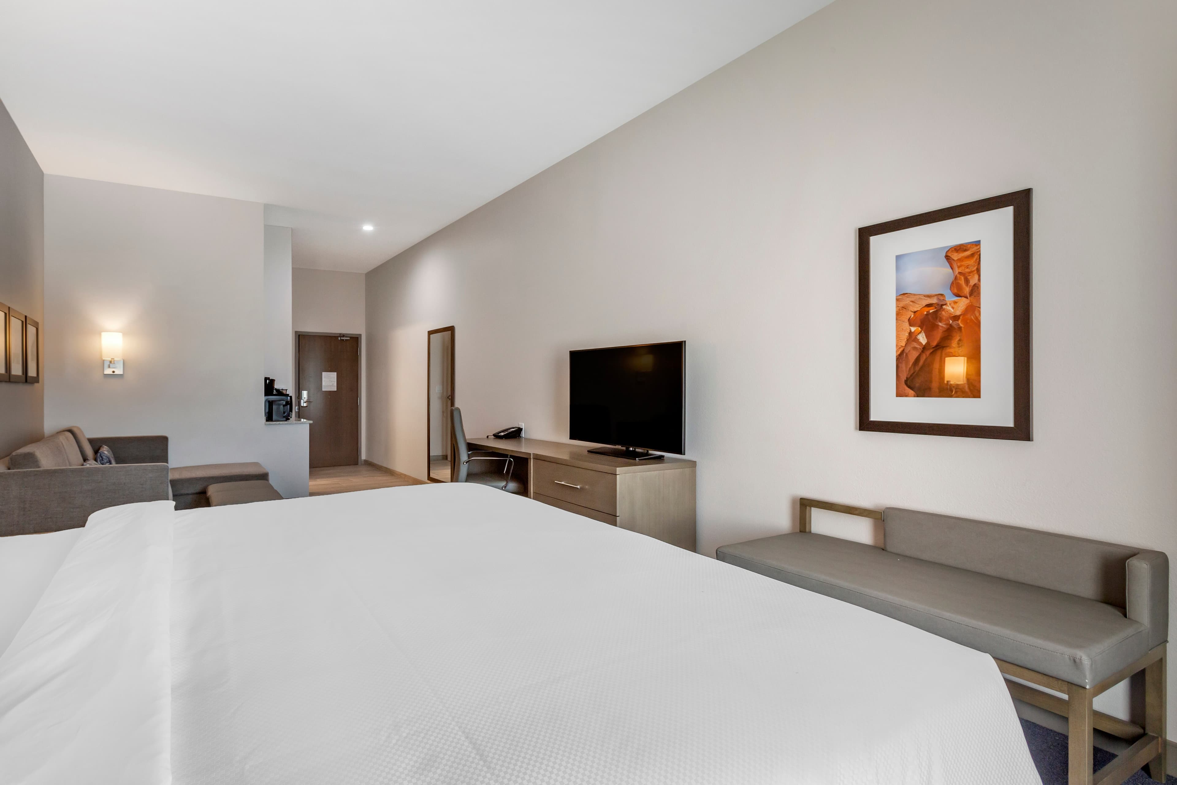 Comfort Suites Scottsdale Talking Stick Entertainment District - Image 3