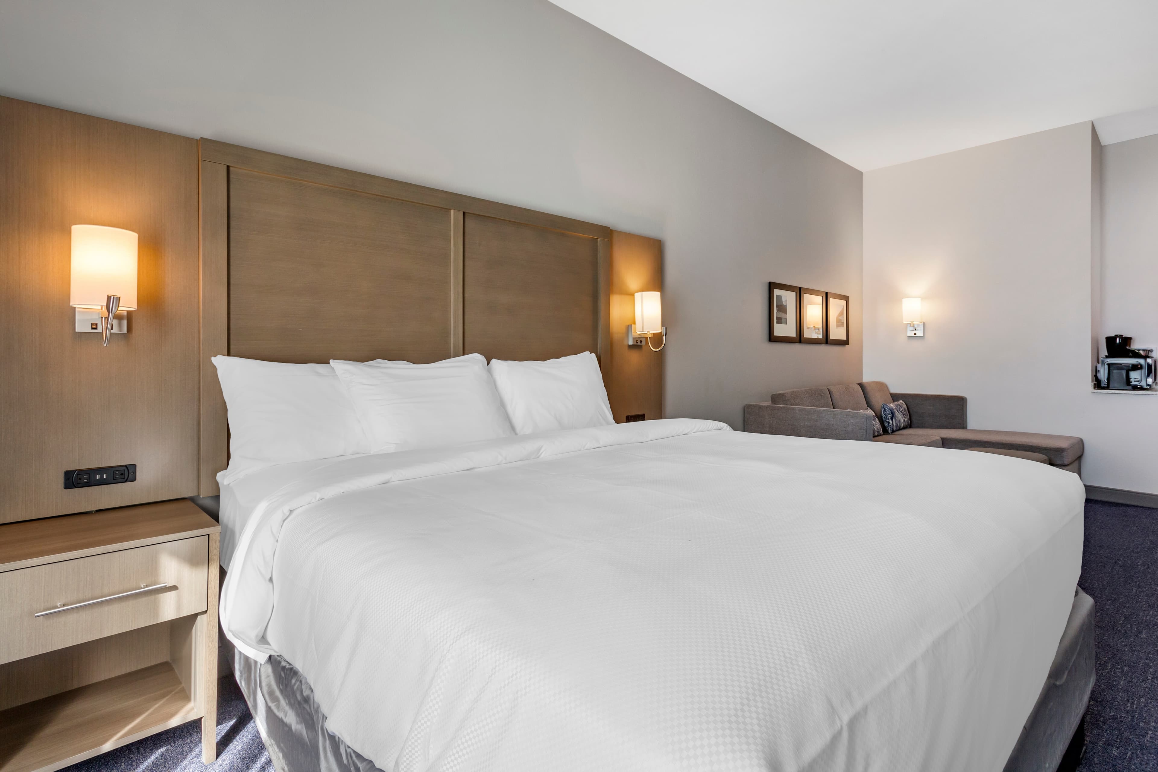 Comfort Suites Scottsdale Talking Stick Entertainment District - Image 4