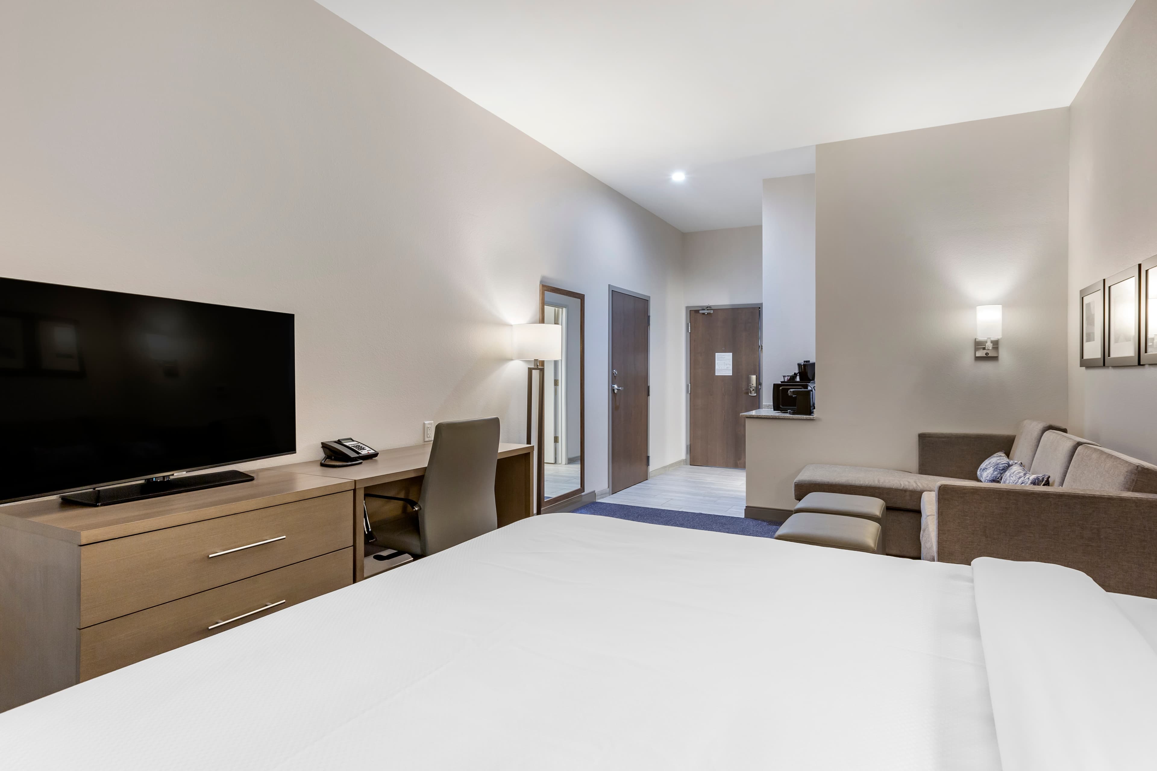 Comfort Suites Scottsdale Talking Stick Entertainment District — 8