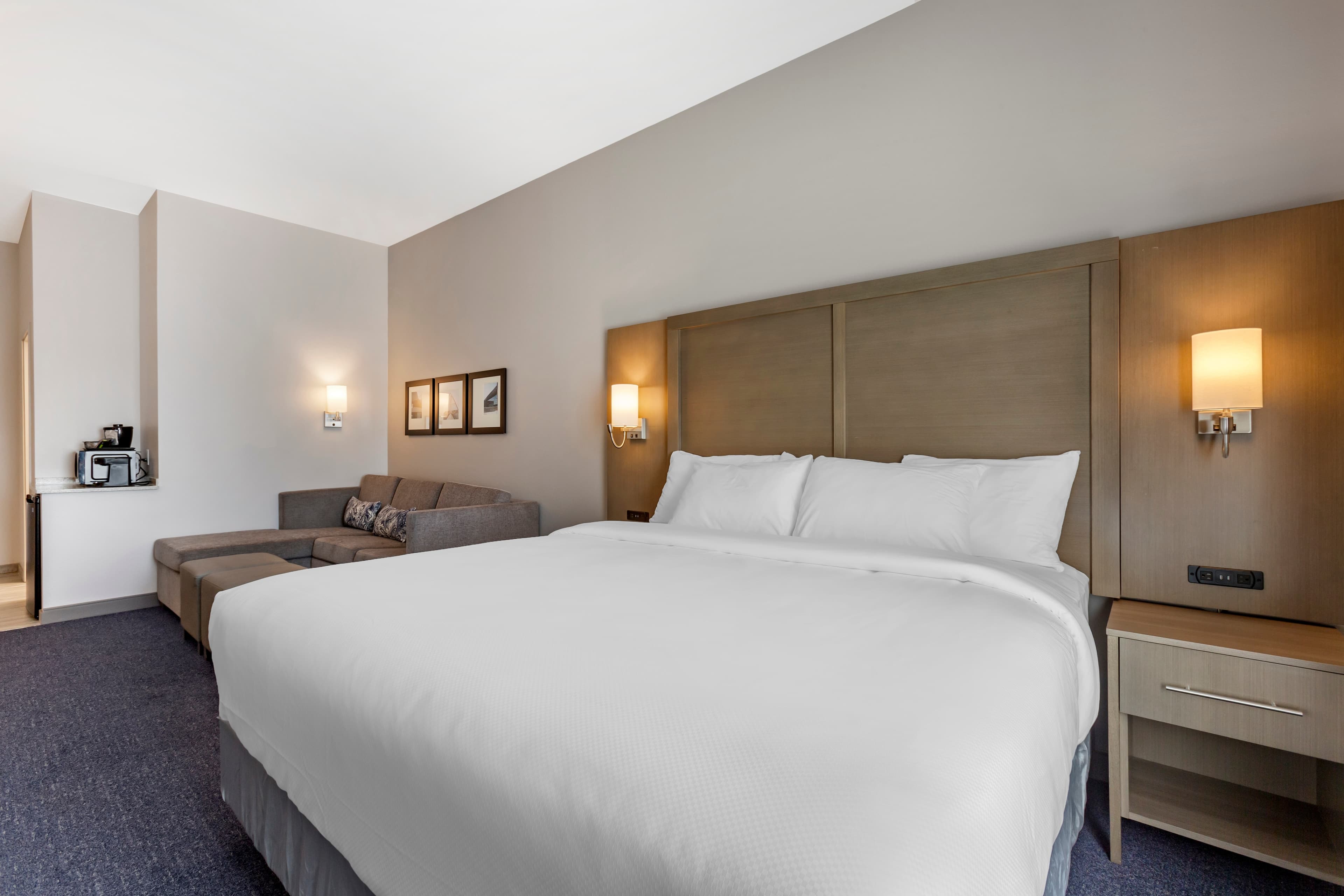 Comfort Suites Scottsdale Talking Stick Entertainment District — 15