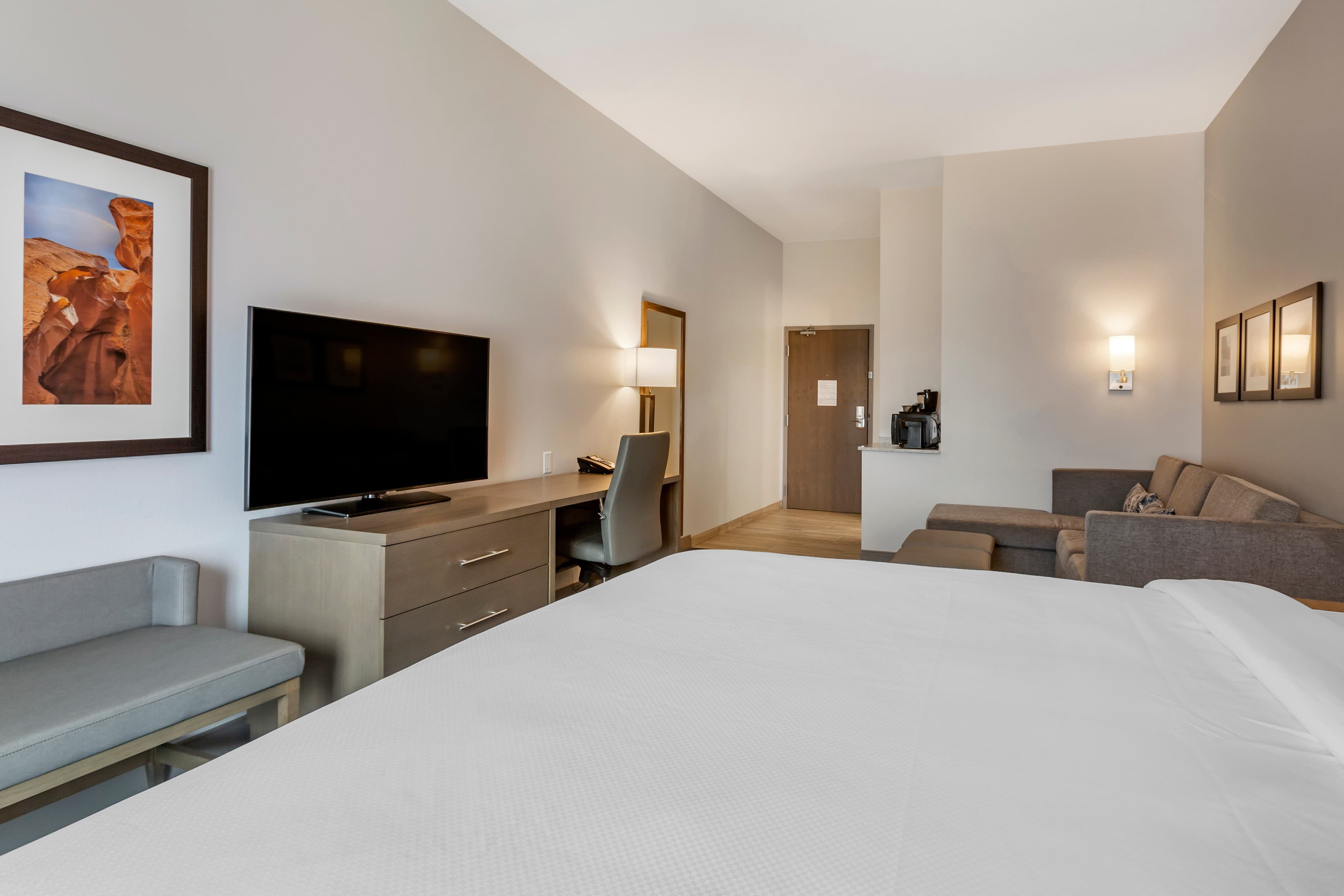 Comfort Suites Scottsdale Talking Stick Entertainment District — 16