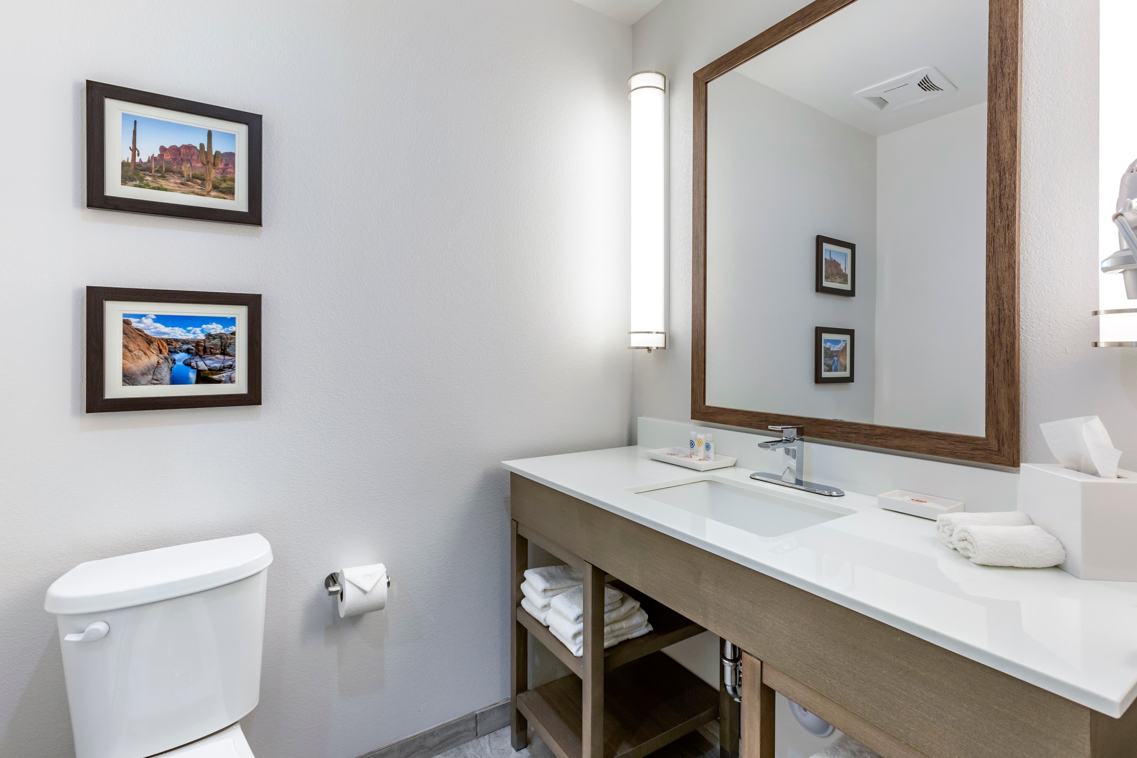 Comfort Suites Scottsdale Talking Stick Entertainment District — 17