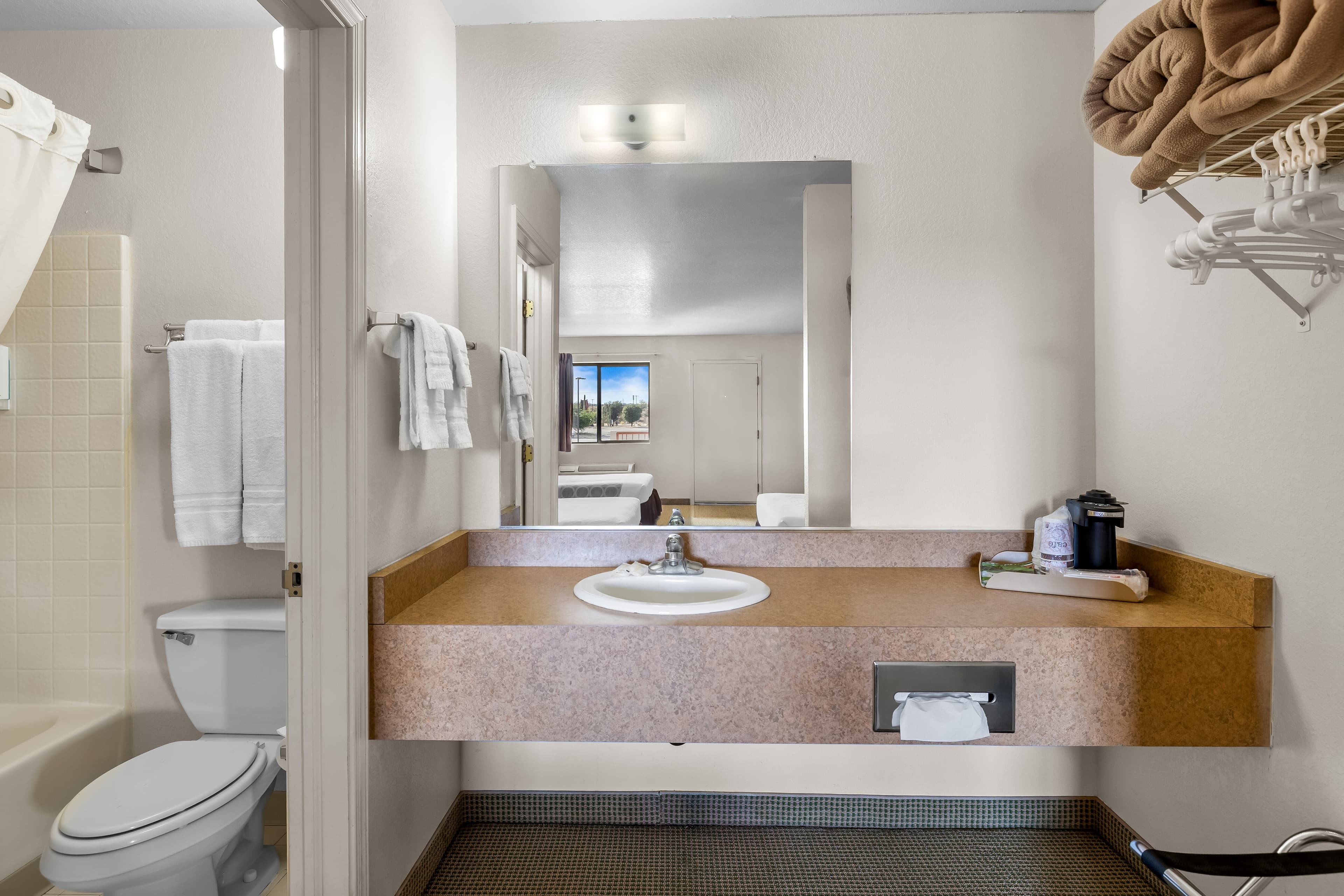 Rodeway Inn Copper Stay Benson AZ I-10 Exit 304 — 21