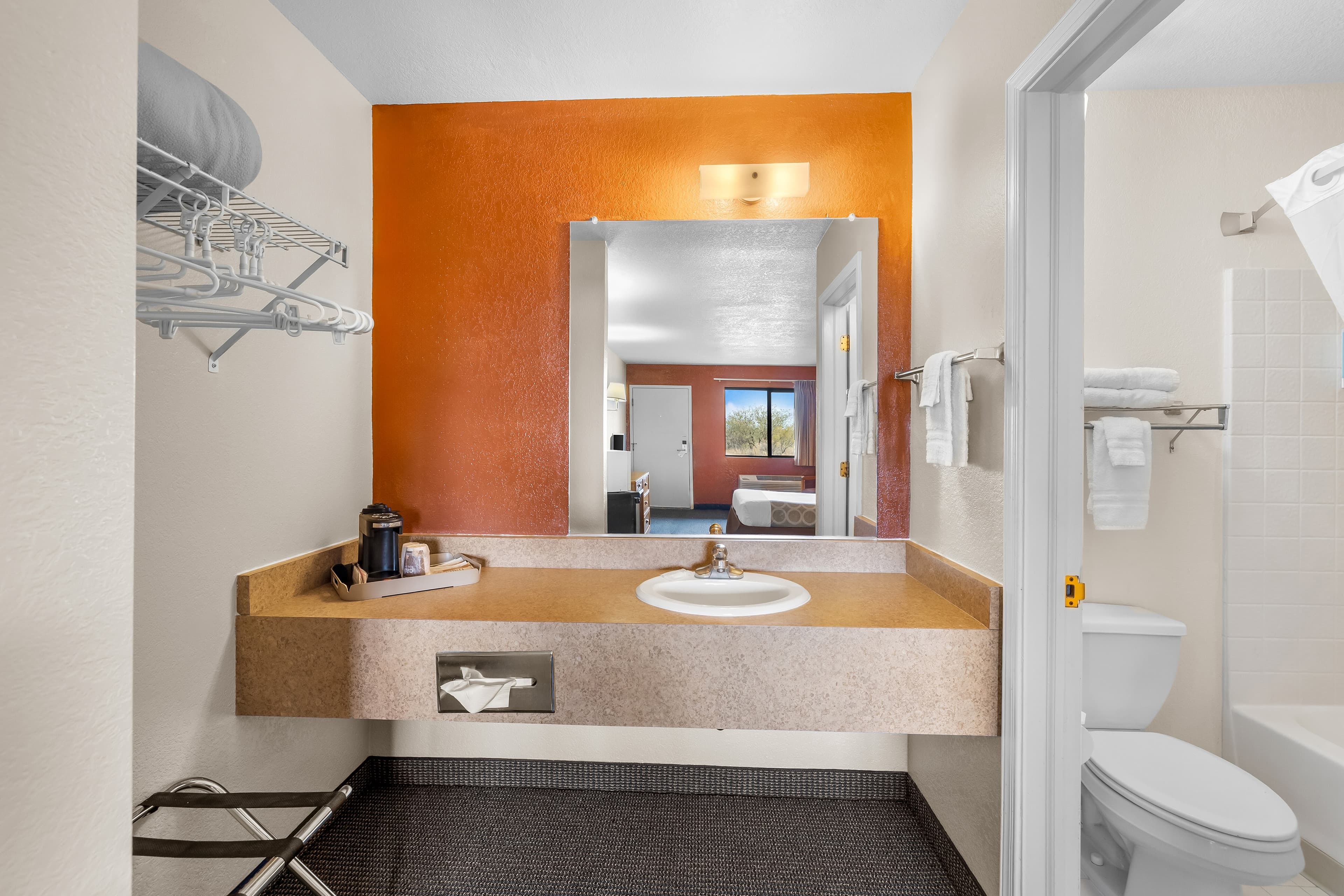 Rodeway Inn Copper Stay Benson AZ I-10 Exit 304 — 9