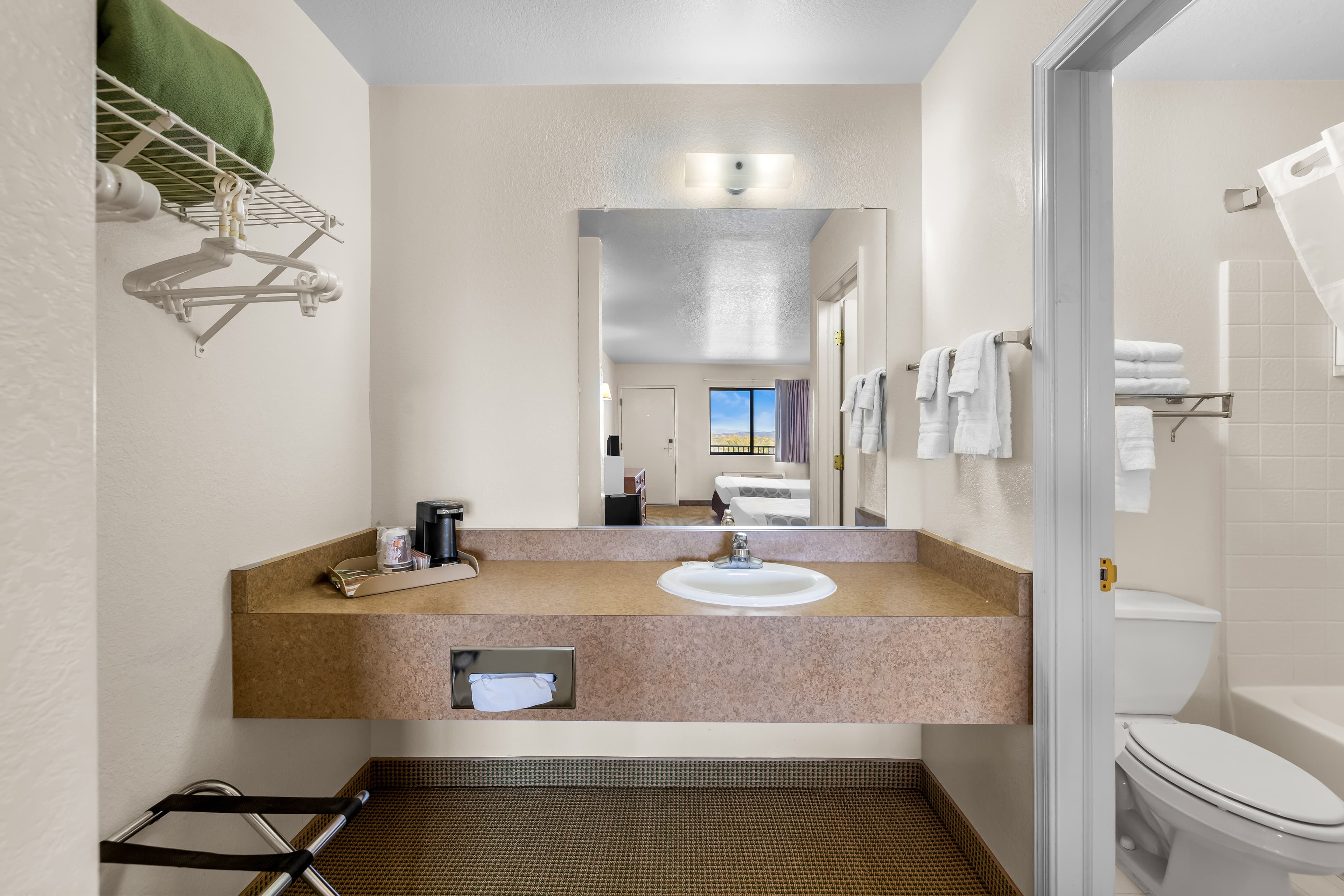 Rodeway Inn Copper Stay Benson AZ I-10 Exit 304 — 16
