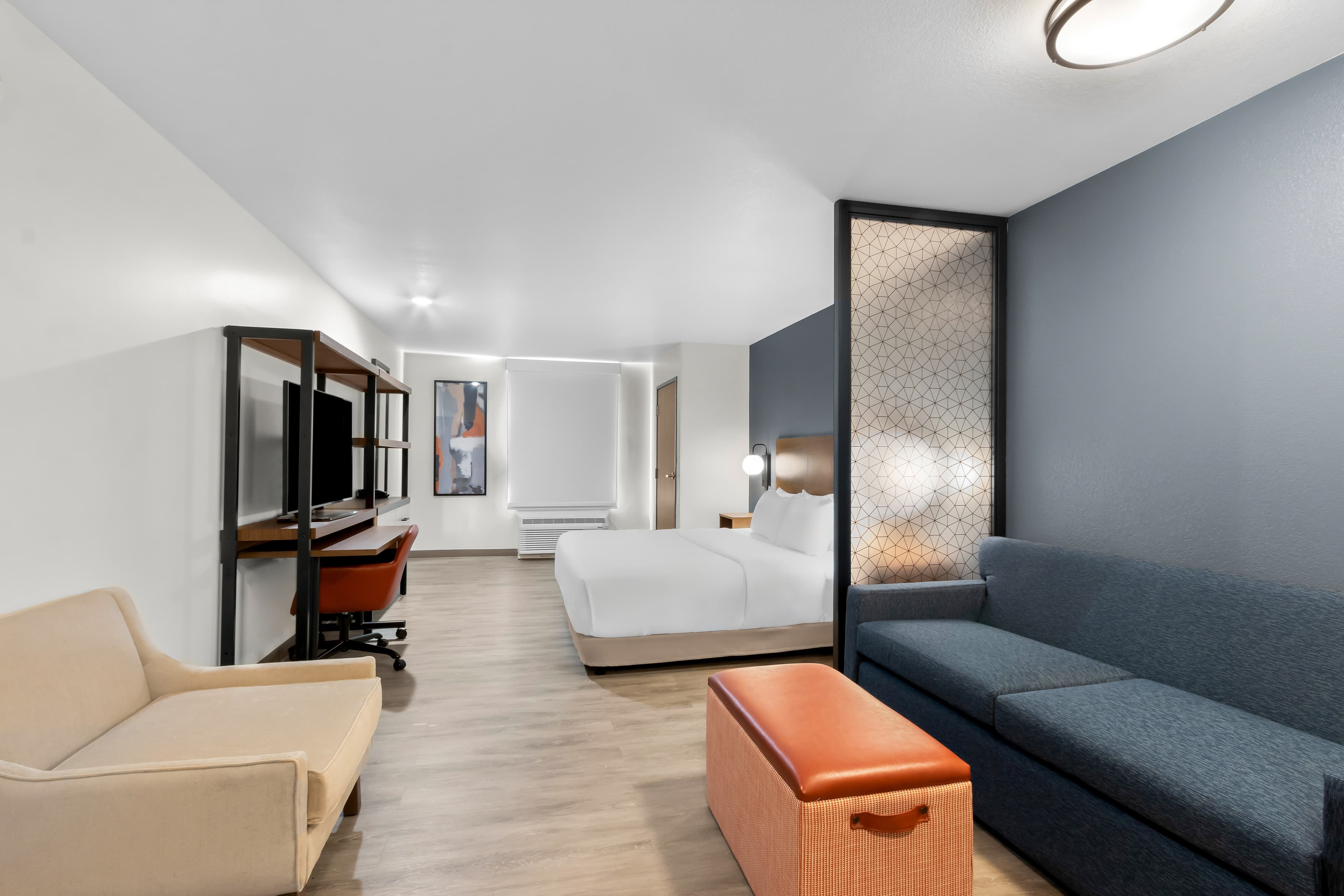 Everhome Suites Glendale Sports & Entertainment District - Image 3