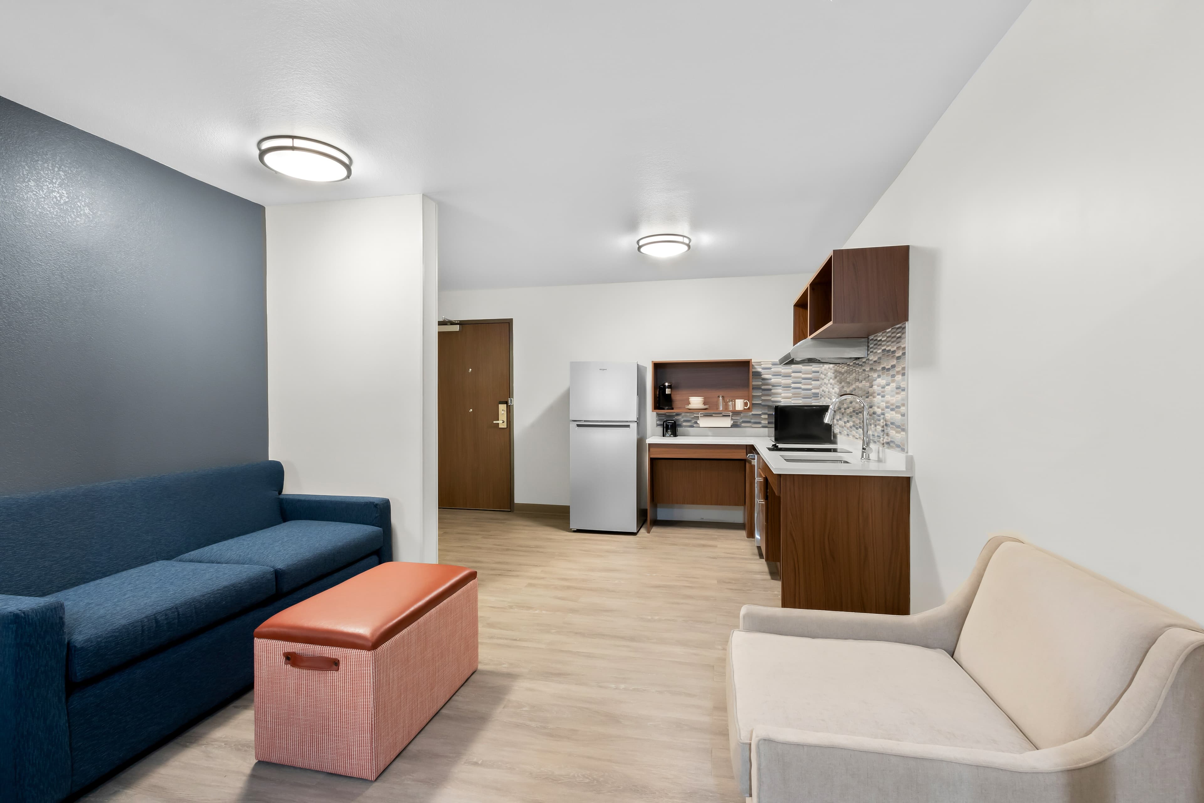 Everhome Suites Glendale Sports & Entertainment District - Image 4