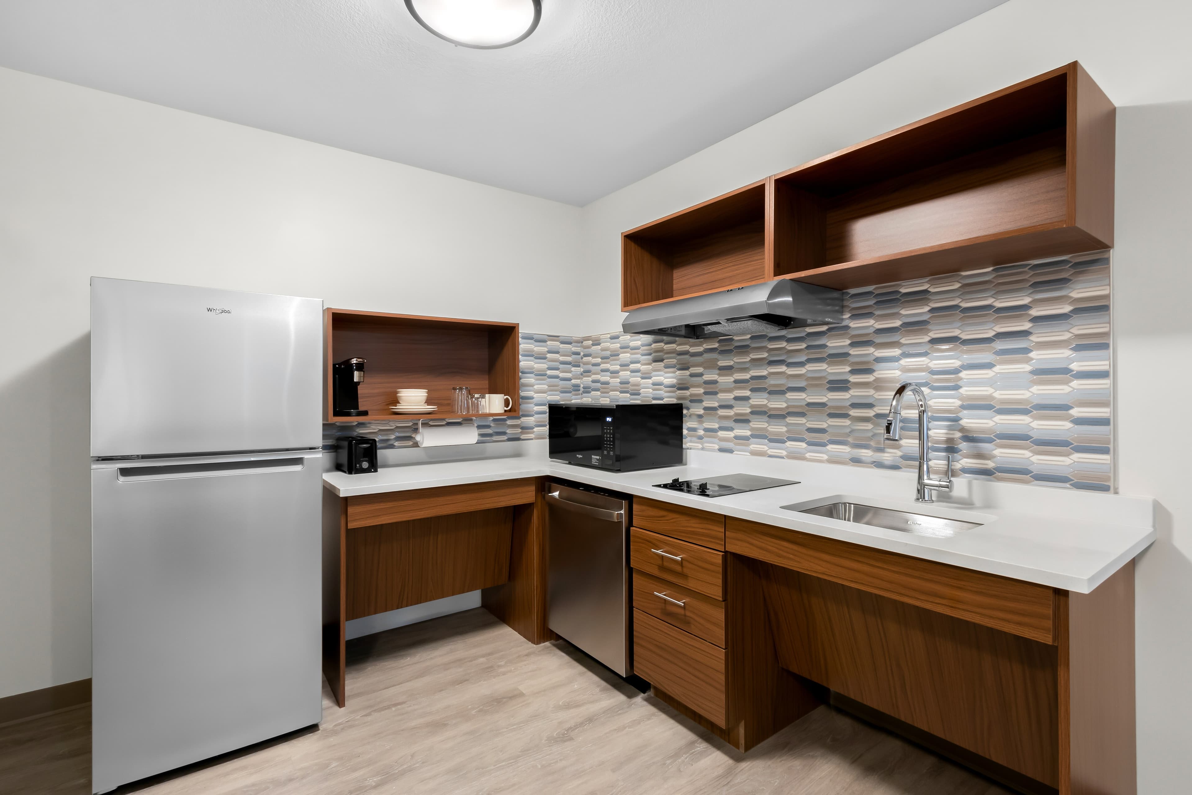 Everhome Suites Glendale Sports & Entertainment District - Image 5