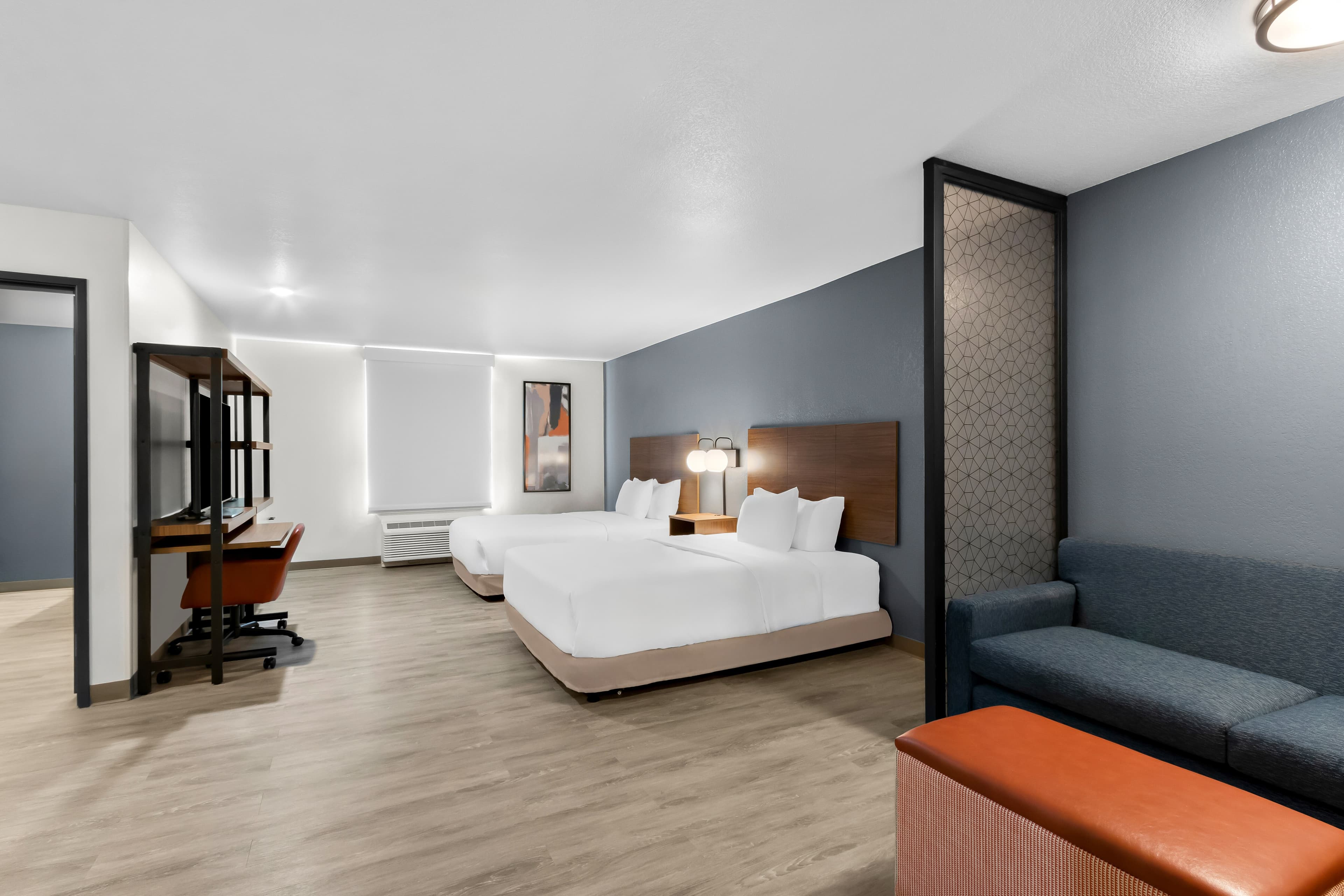 Everhome Suites Glendale Sports & Entertainment District — 8