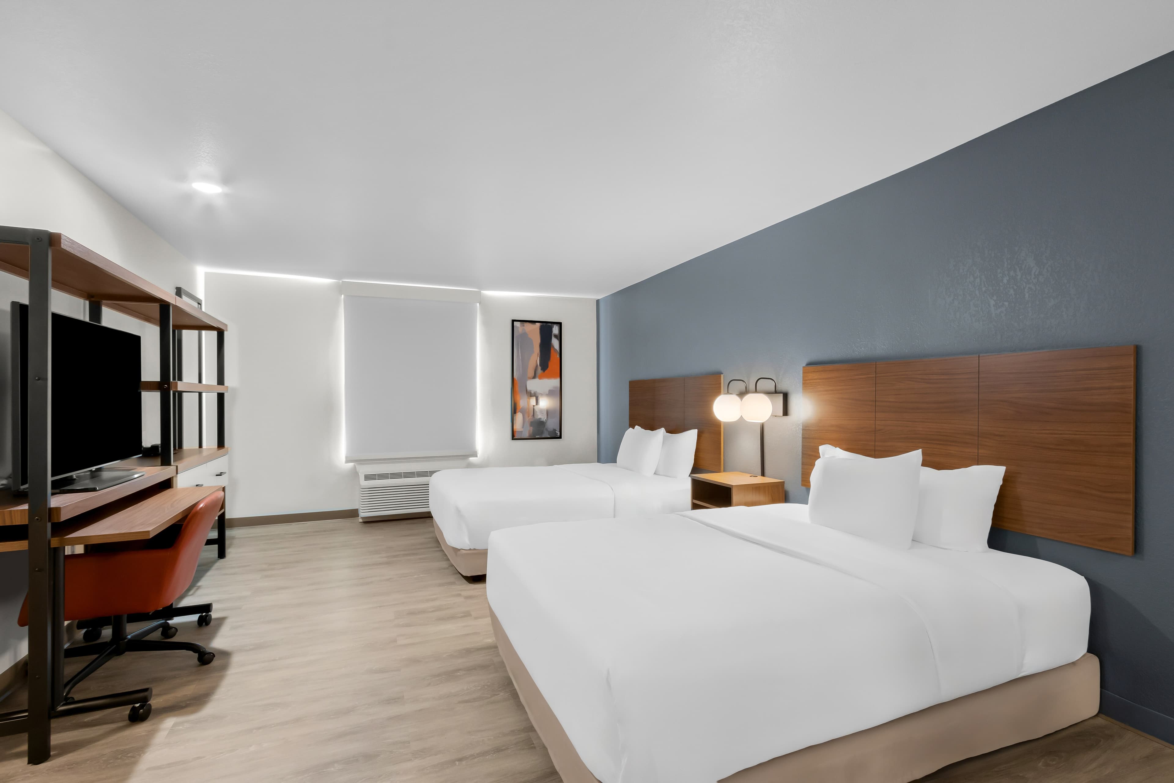 Everhome Suites Glendale Sports & Entertainment District — 7