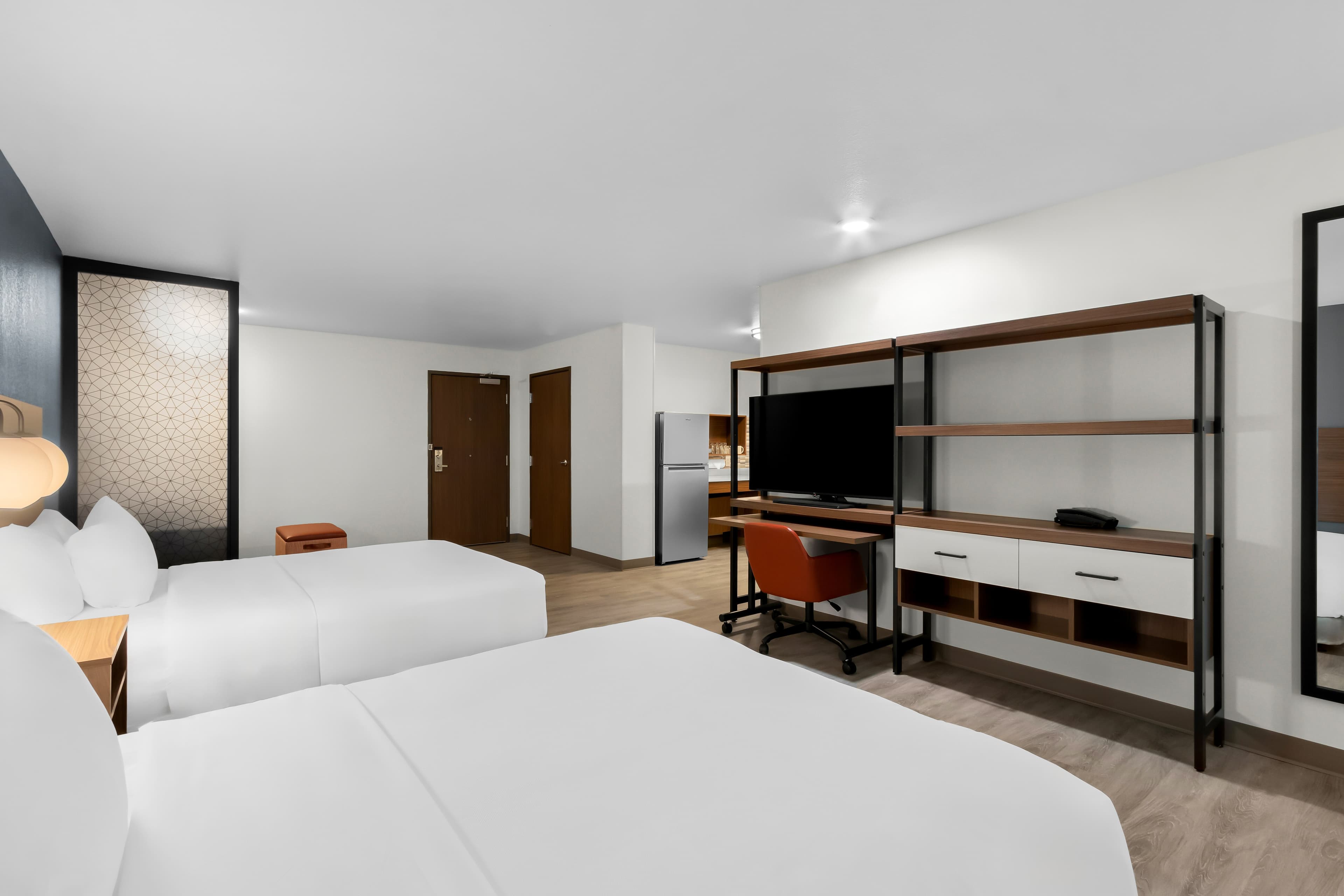 Everhome Suites Glendale Sports & Entertainment District — 10