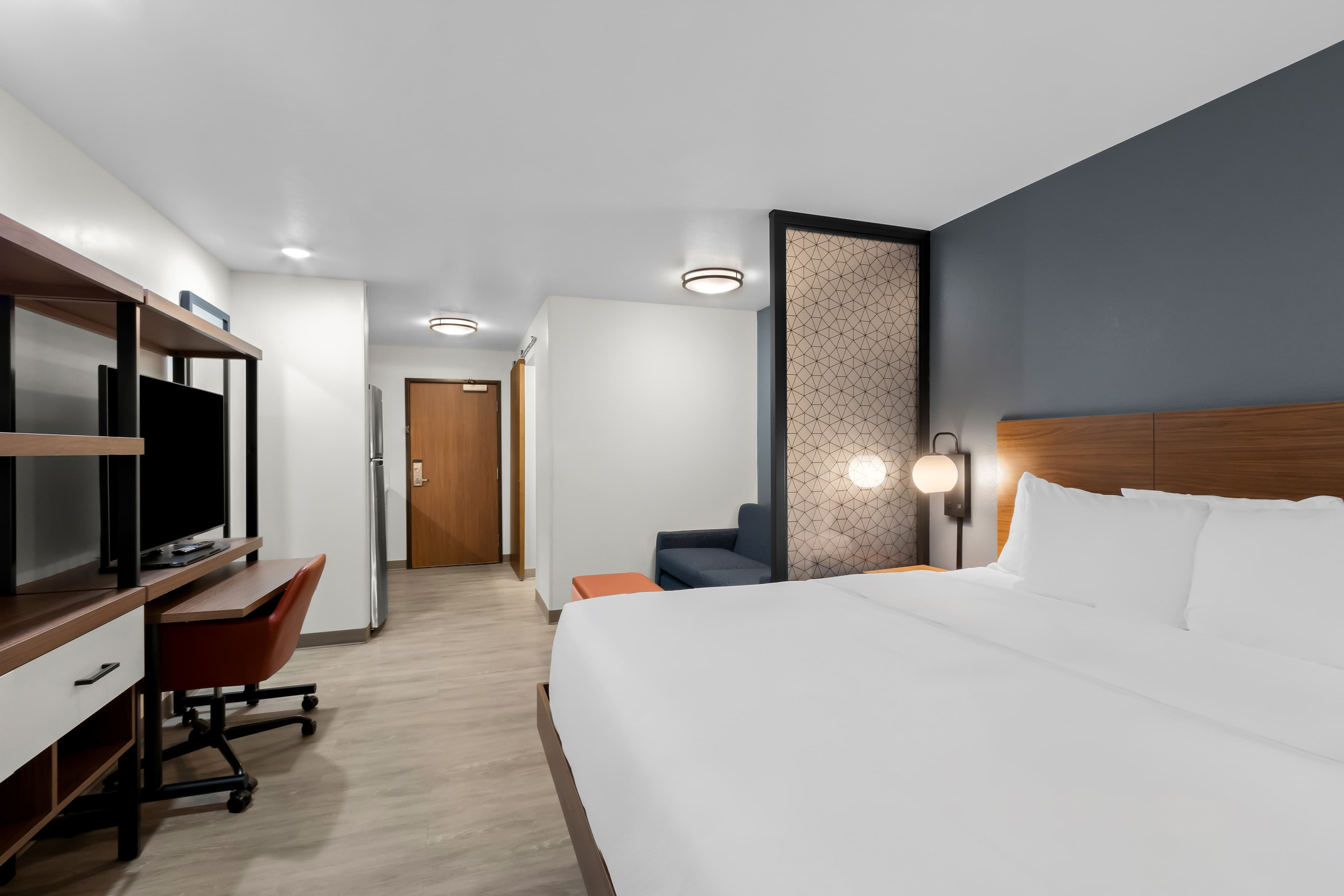 Everhome Suites Glendale Sports & Entertainment District — 13