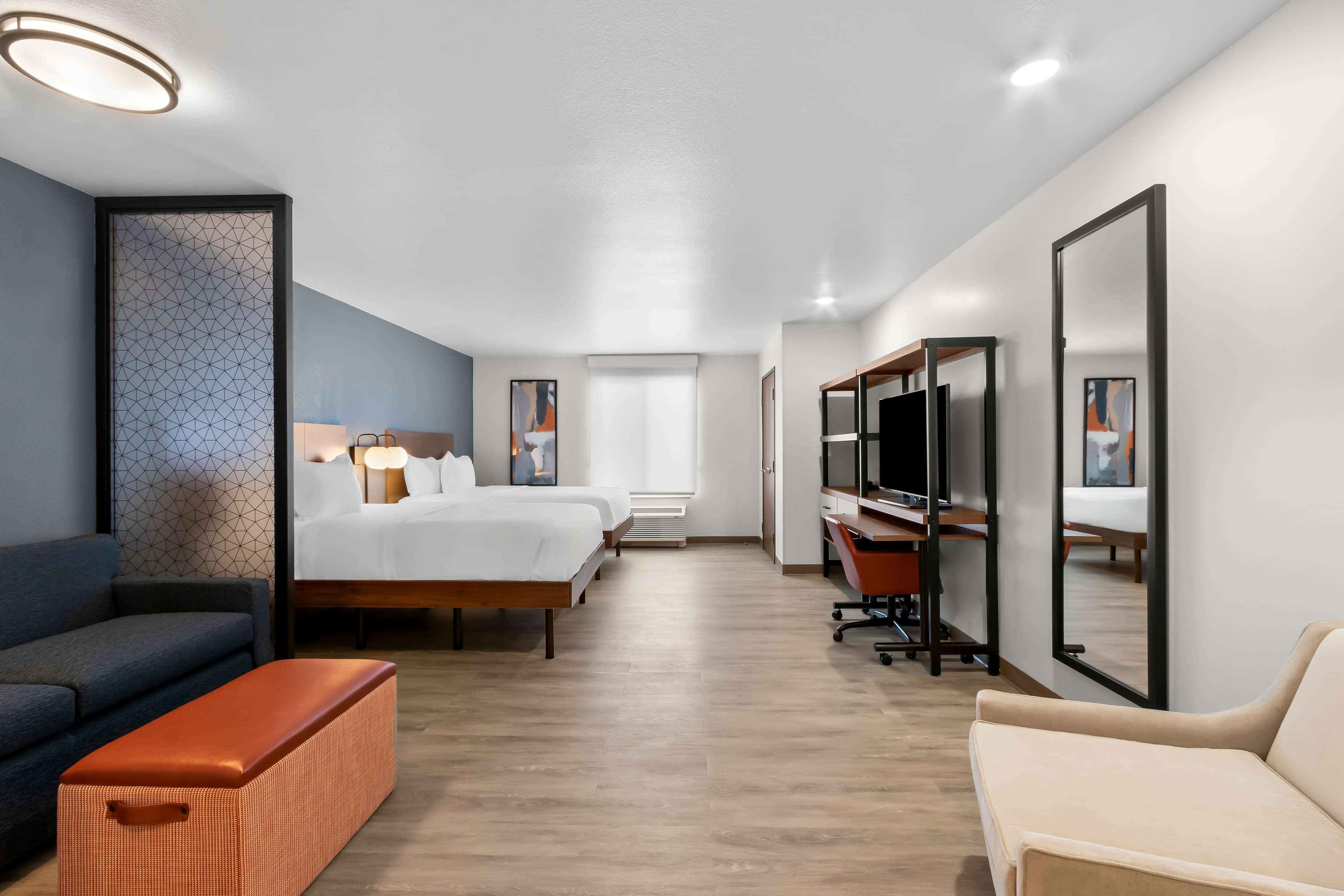 Everhome Suites Glendale Sports & Entertainment District — 16