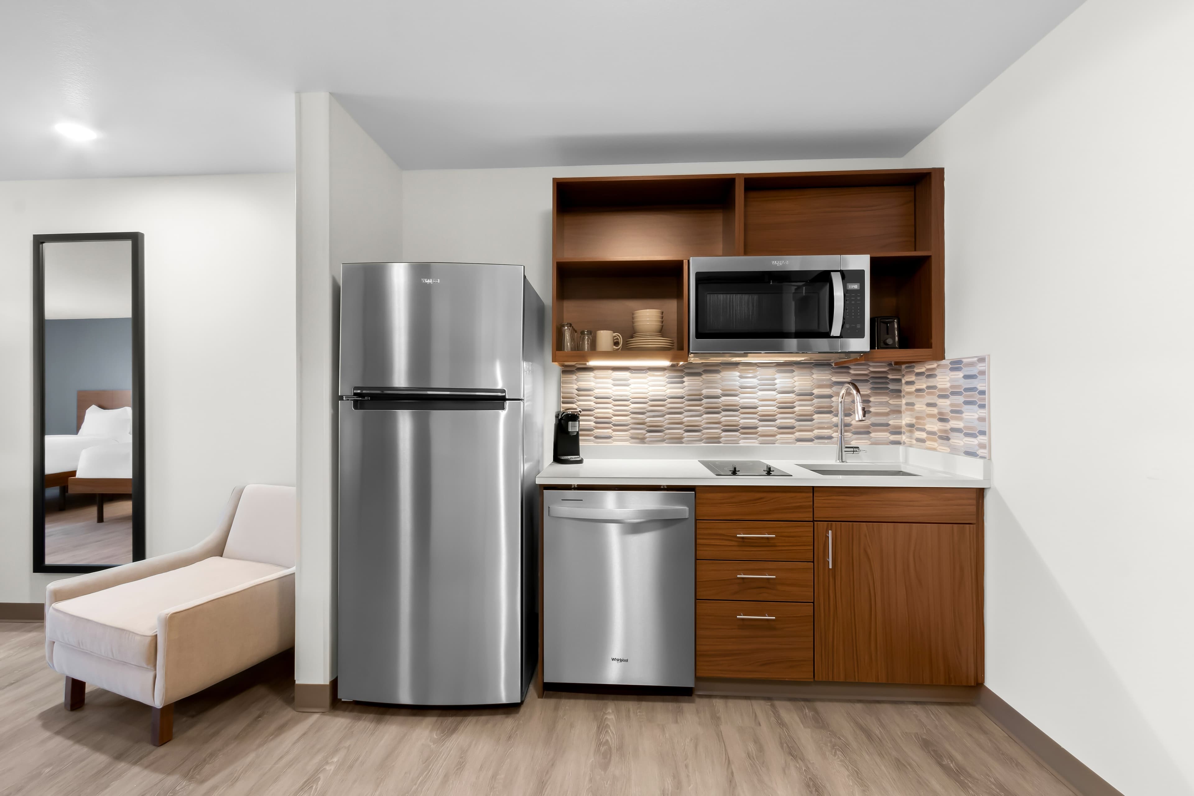 Everhome Suites Glendale Sports & Entertainment District — 18