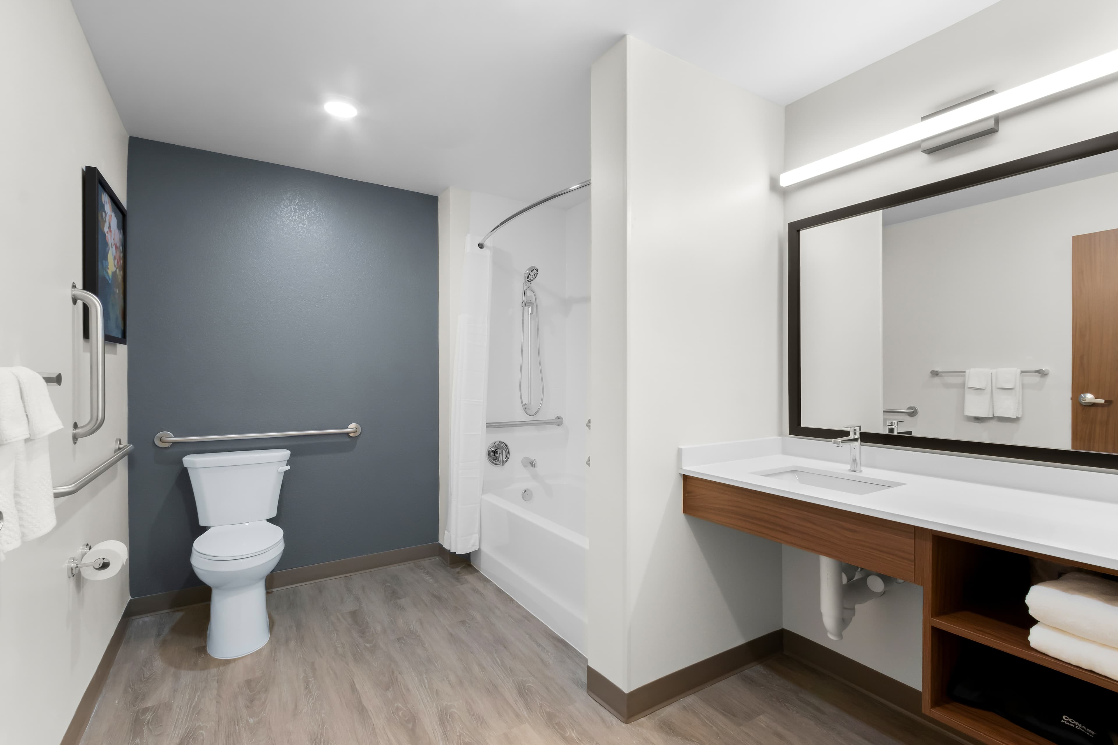 Everhome Suites Glendale Sports & Entertainment District — 6