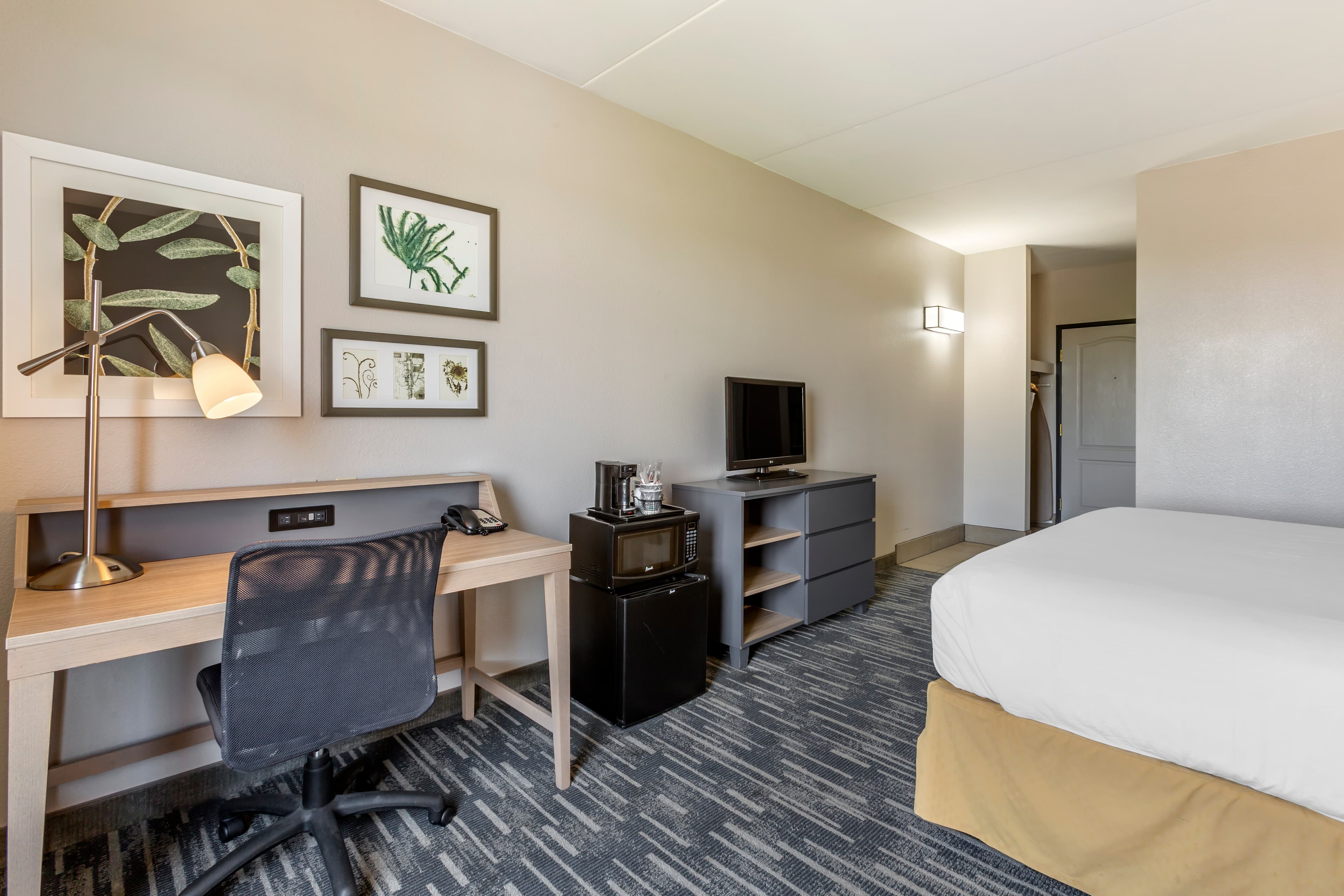 Country Inn & Suites by Radisson, Mesa, AZ - Image 4