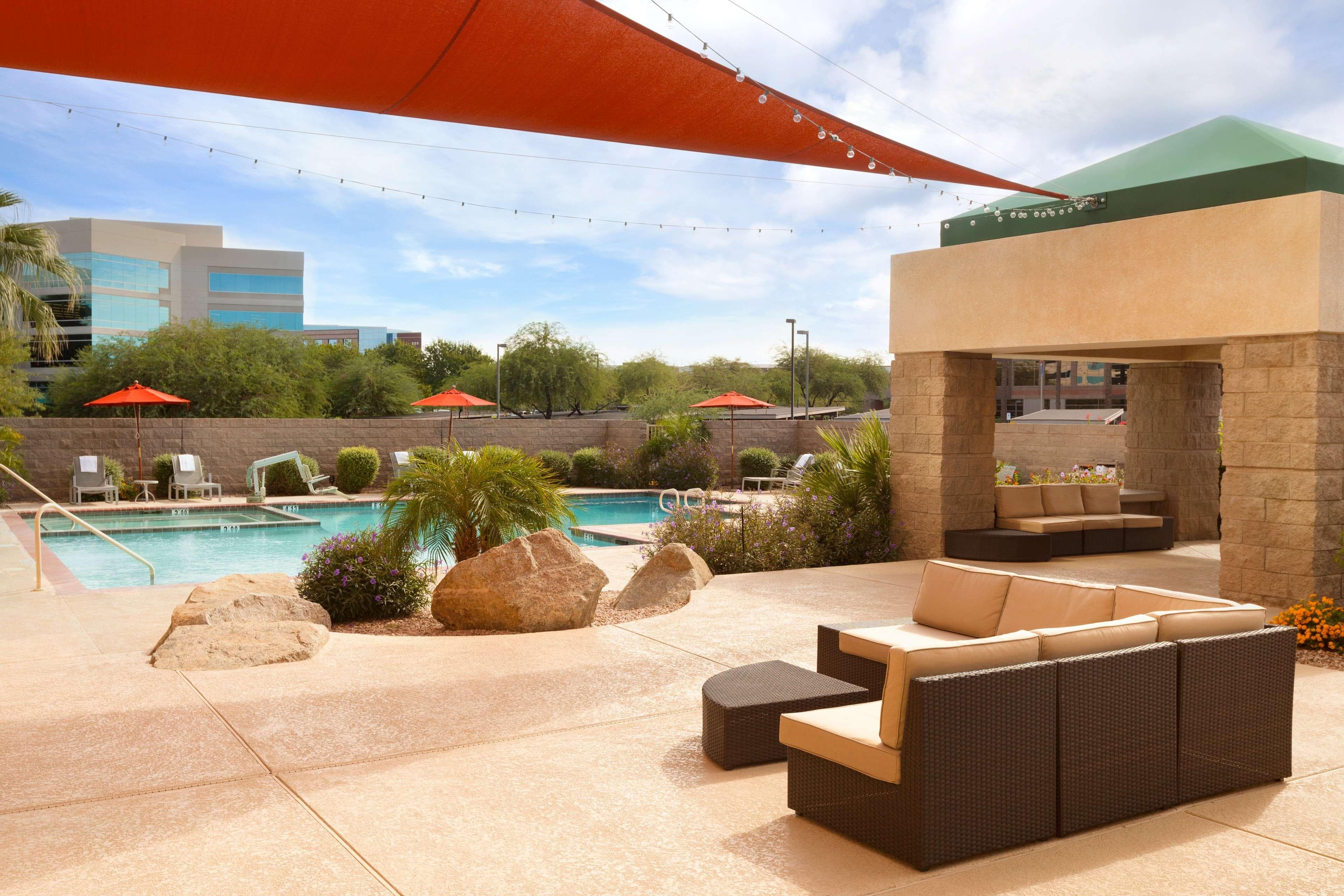 Radisson Hotel Phoenix Airport - Image 1