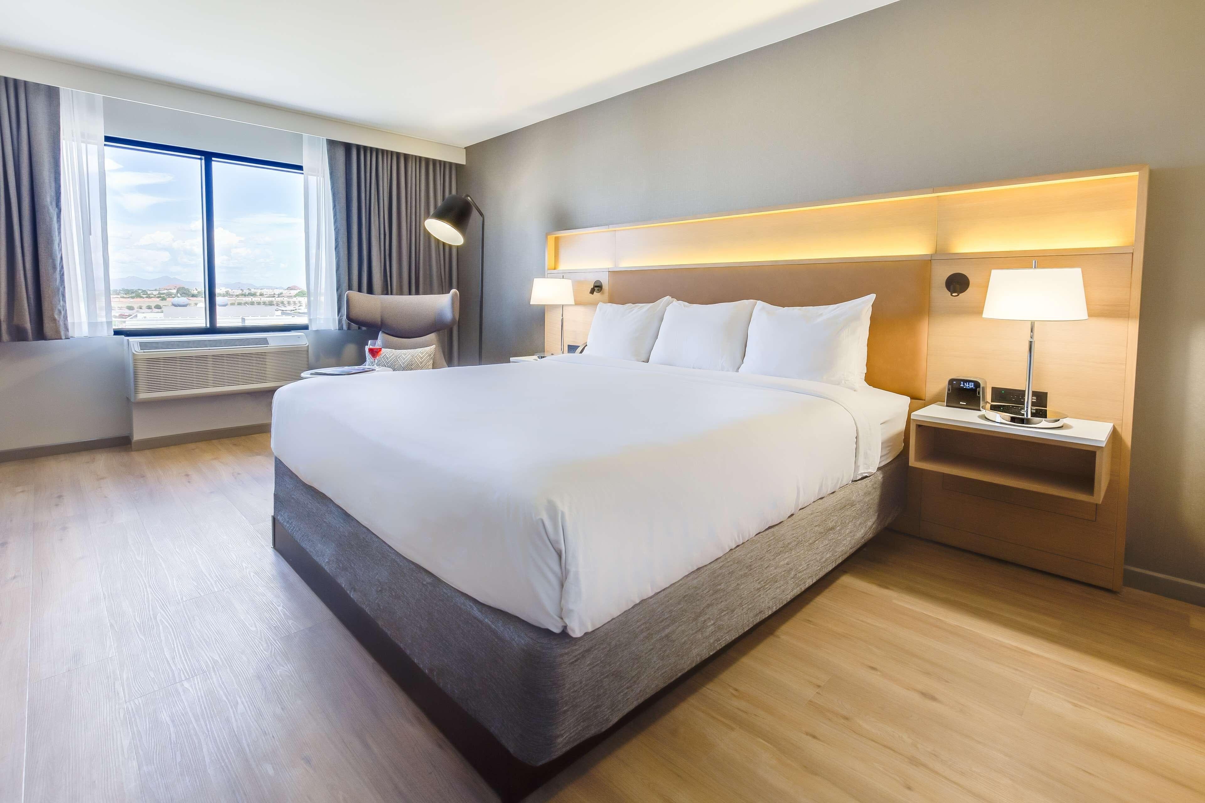 Radisson Hotel Phoenix Airport - Image 3