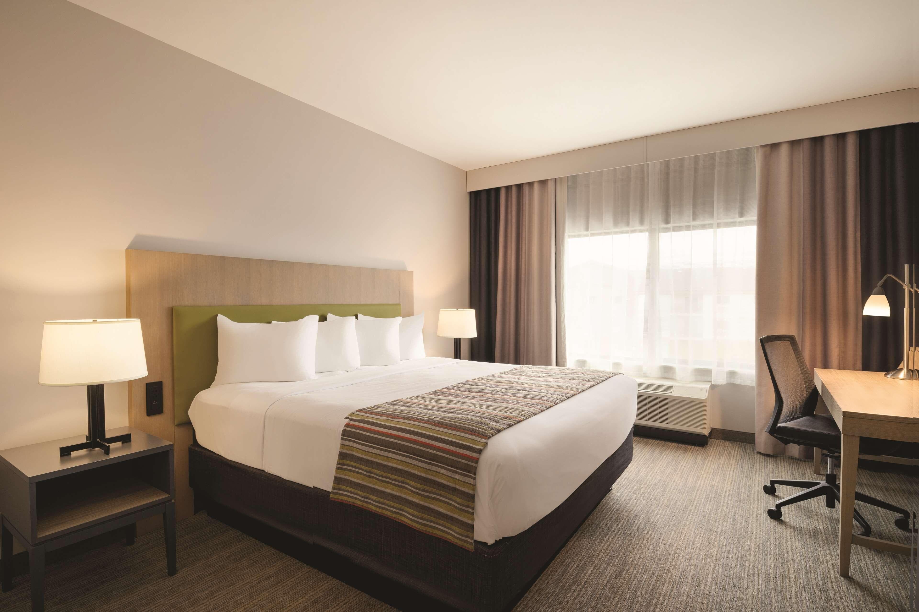 Country Inn & Suites by Radisson, Page, AZ - Image 3