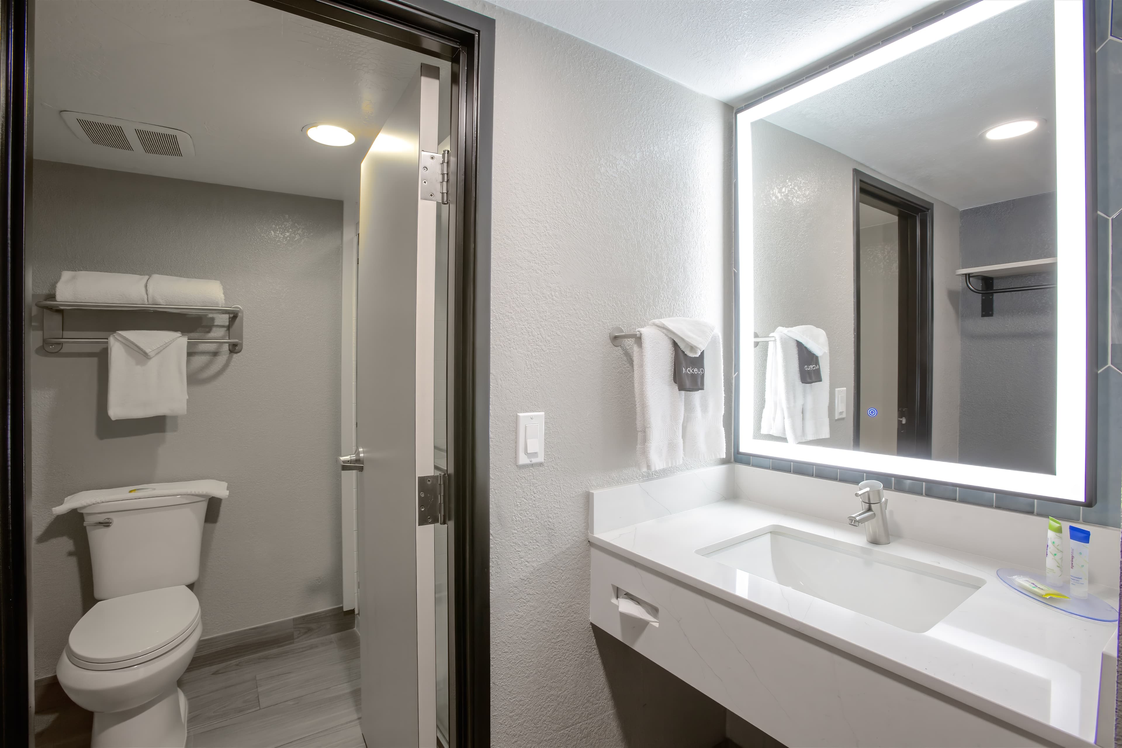 Country Inn & Suites by Radisson, Phoenix Airport, AZ — 4