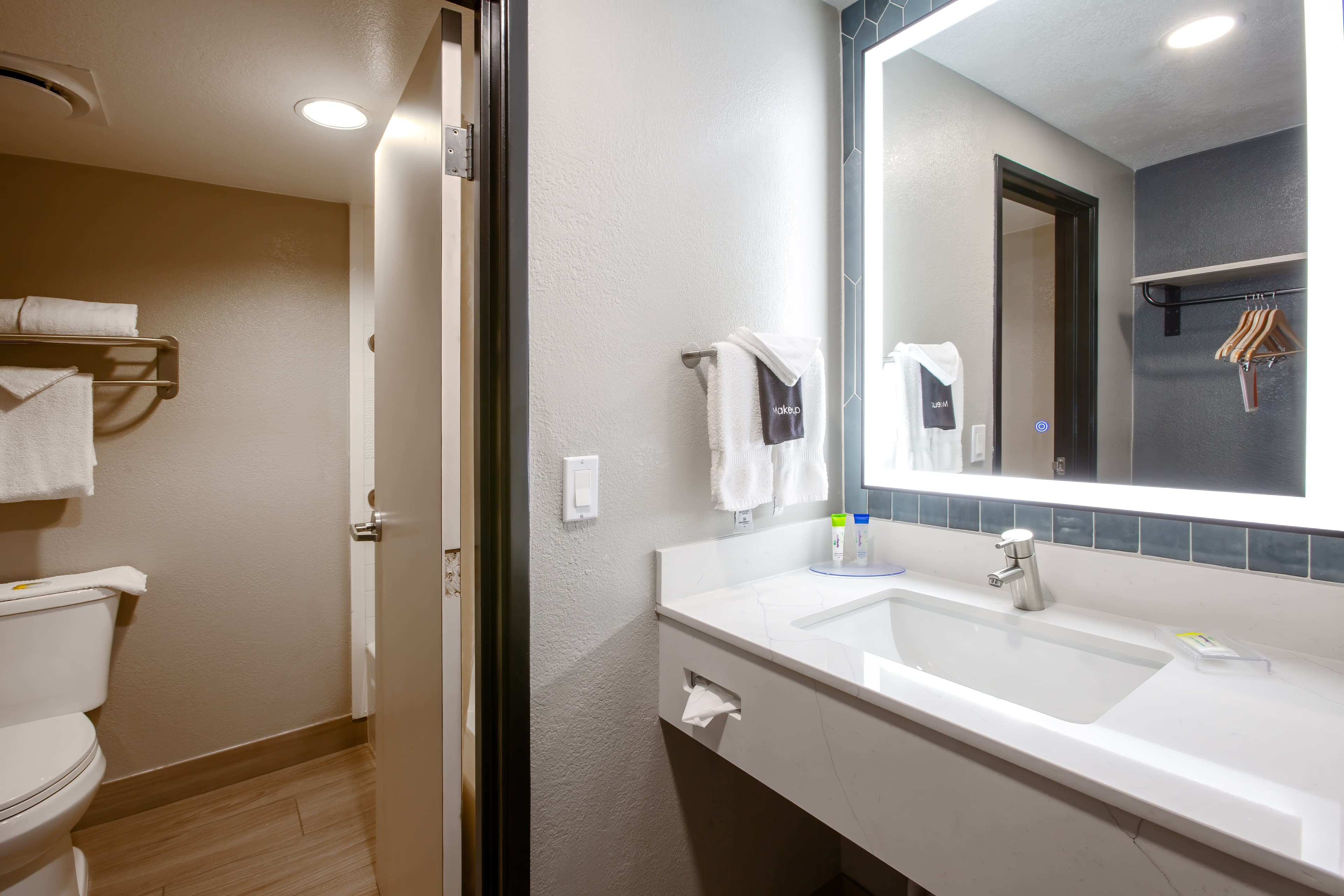 Country Inn & Suites by Radisson, Phoenix Airport, AZ — 7
