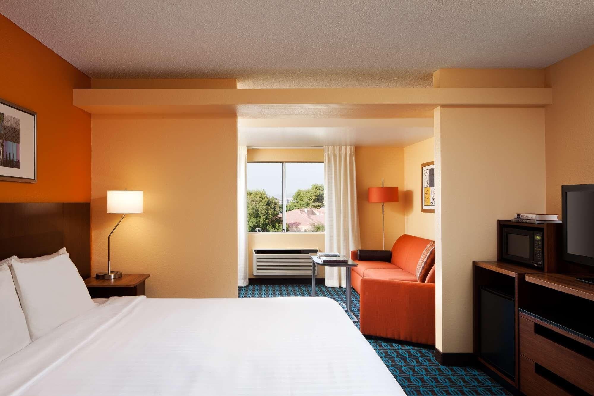 Country Inn & Suites by Radisson, Phoenix Airport, AZ - Image 4