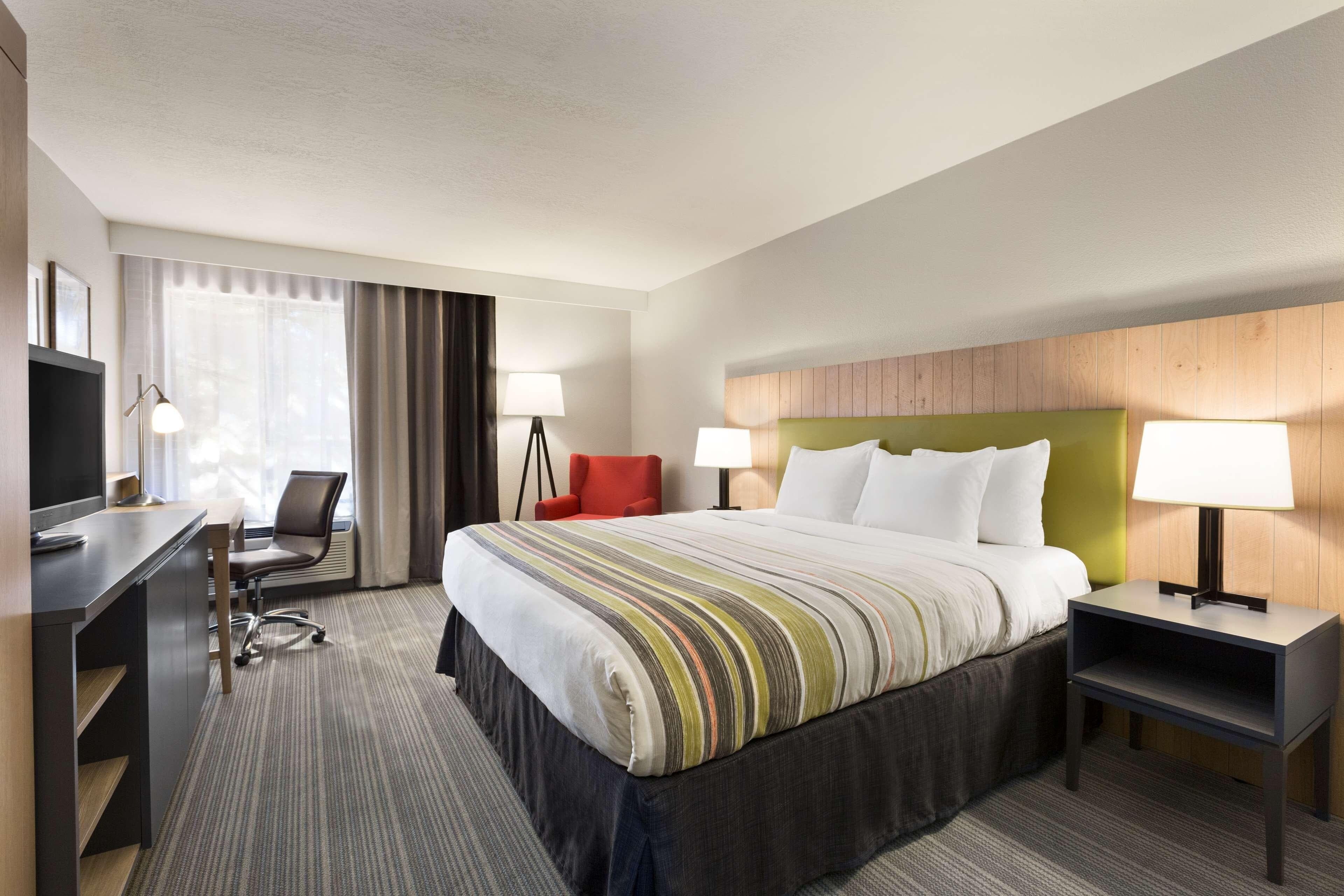 Country Inn & Suites by Radisson, Flagstaff, AZ - Image 2