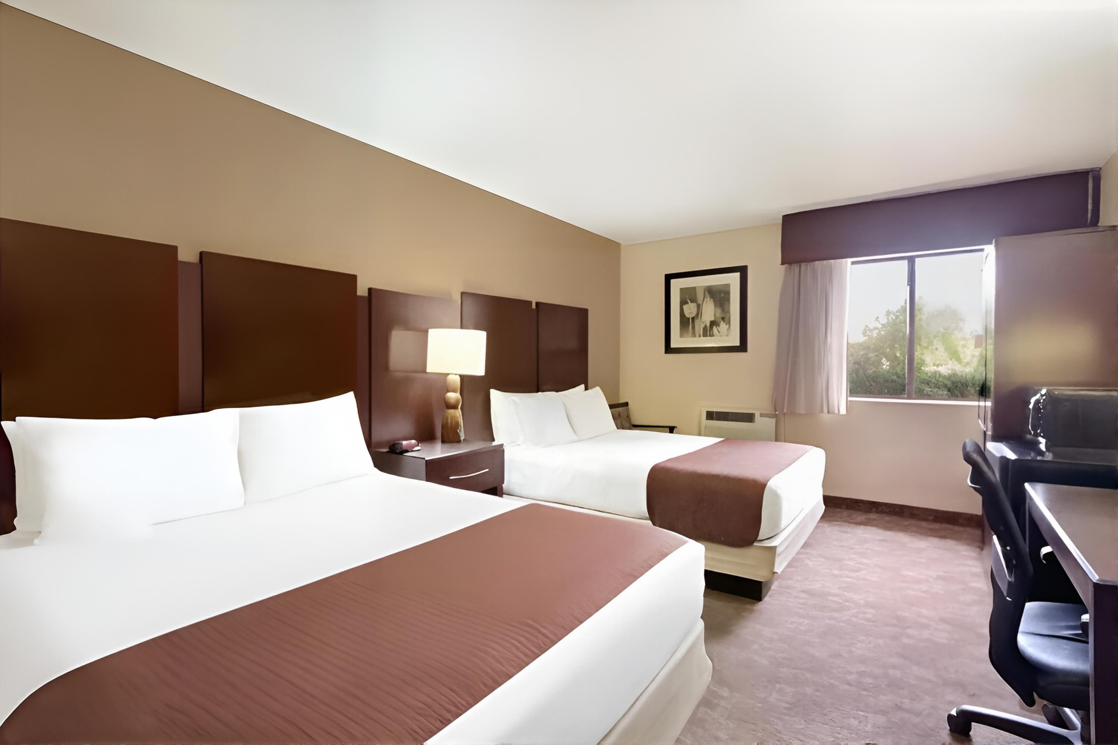 Rodeway Inn & Suites Chandler - Phoenix South I-10 - Image 2